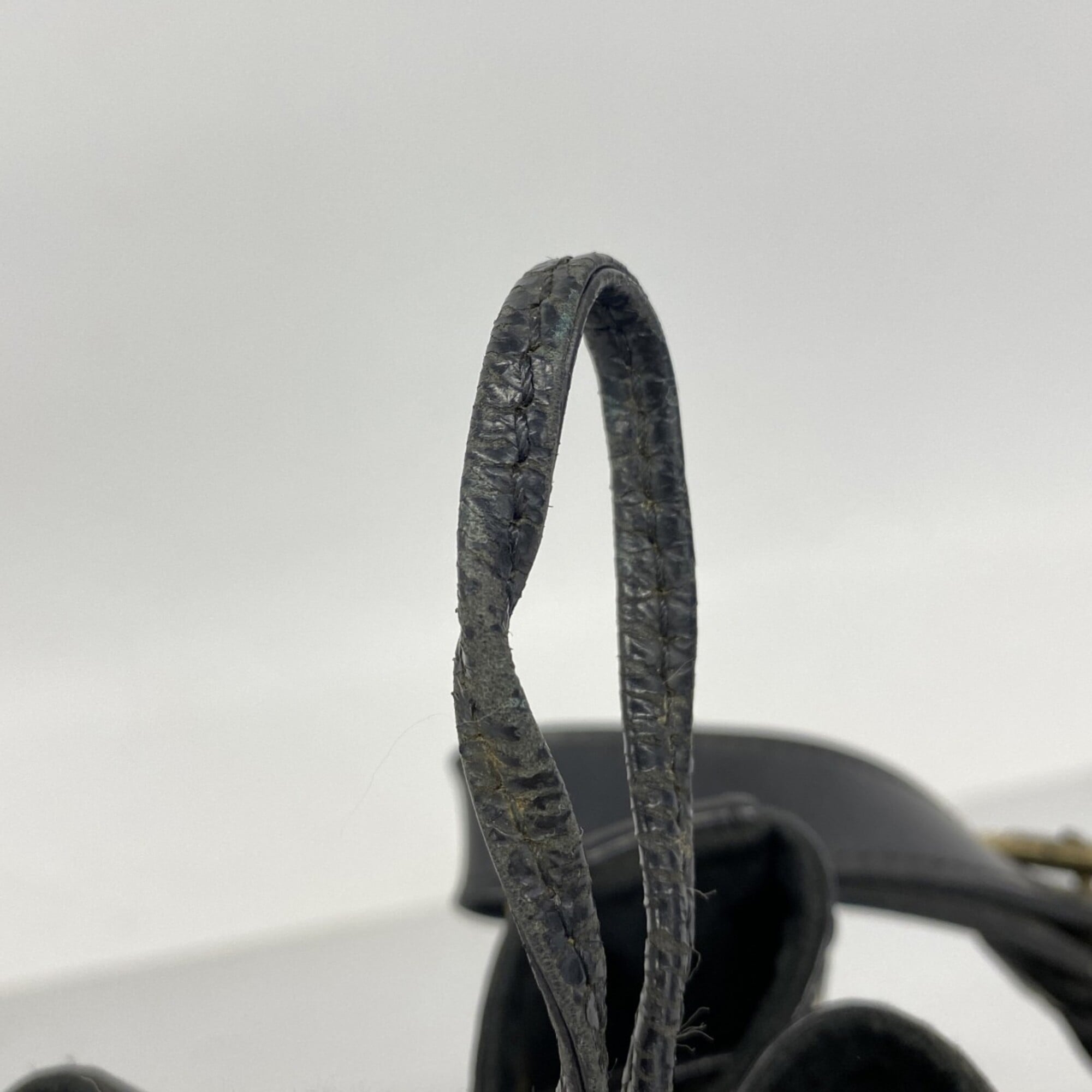Louis Vuitton Noir Shoulder Bag (Pre-Owned)