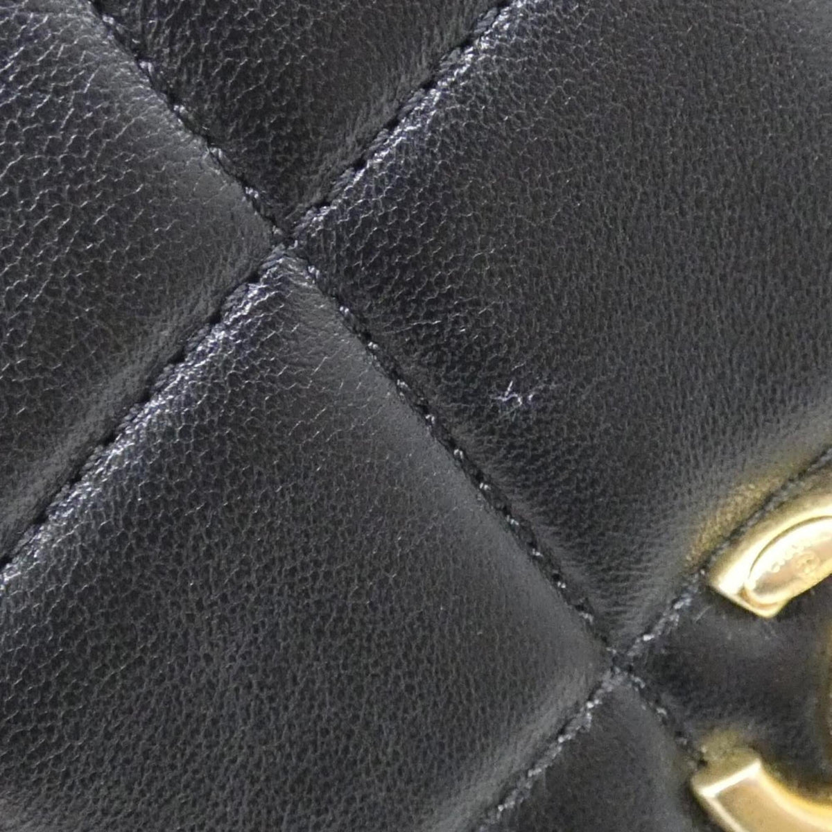 Chanel Black Leather Shoulder Bag (Pre-Owned)