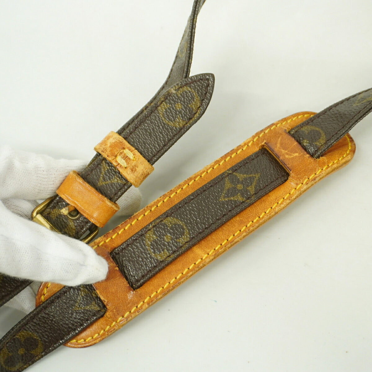 Louis Vuitton Brown Shoulder Bag (Pre-Owned)