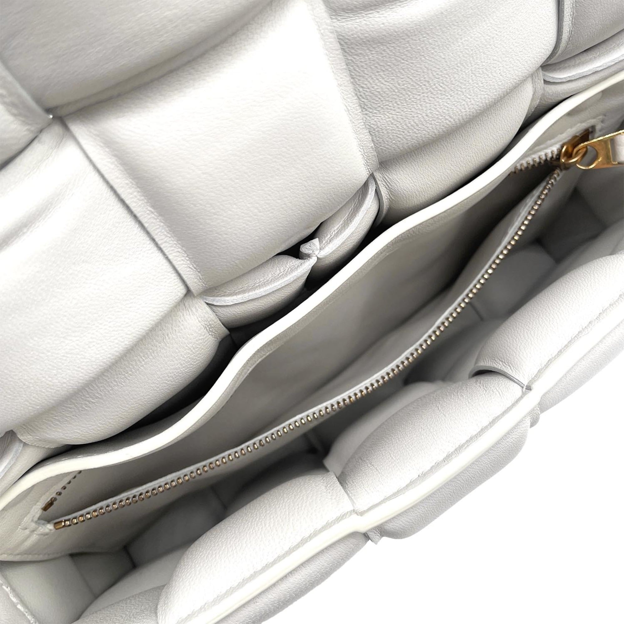 Bottega Veneta Gold White Leather Shoulder Bag (Pre-Owned)