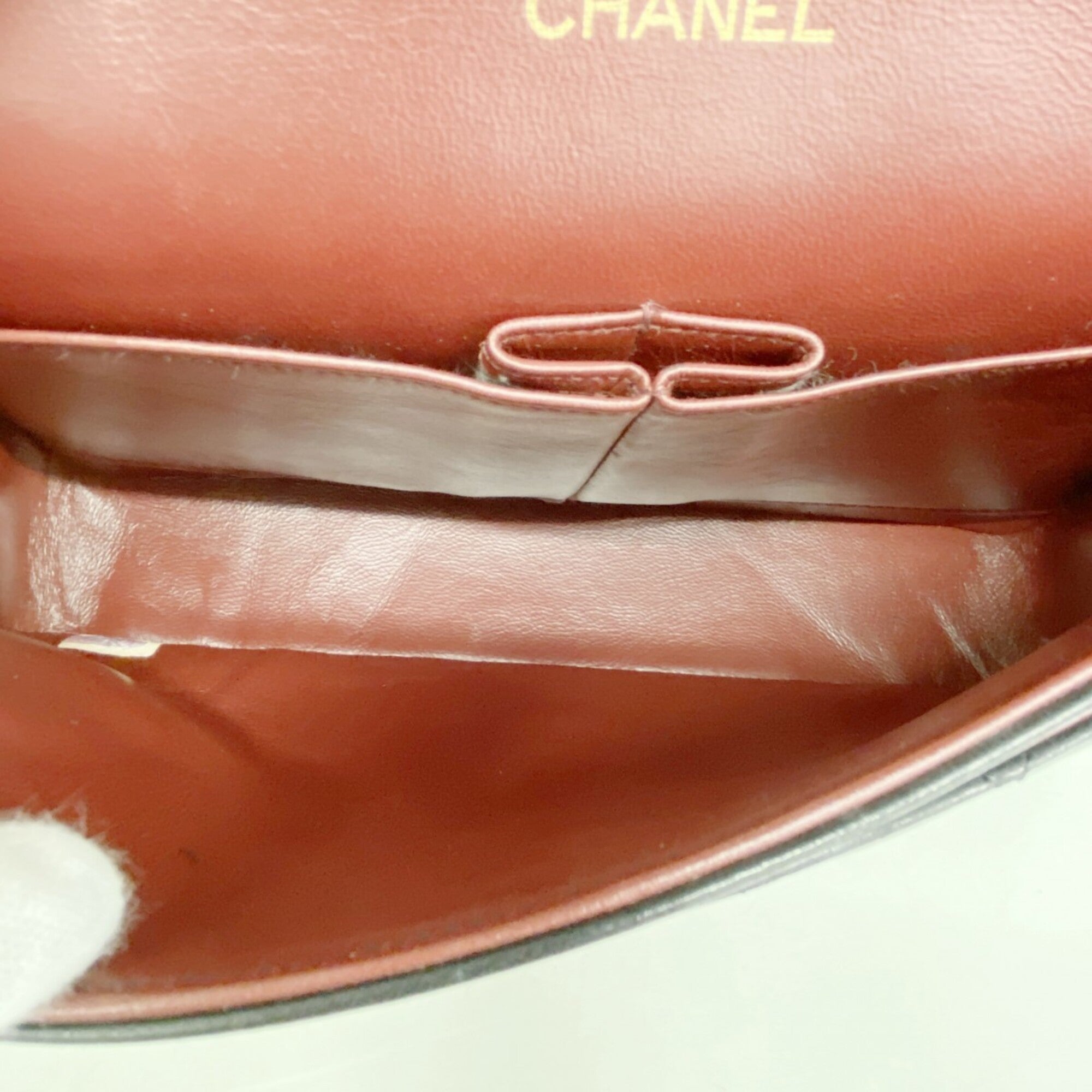 Chanel Black Leather Shoulder Bag (Pre-Owned)