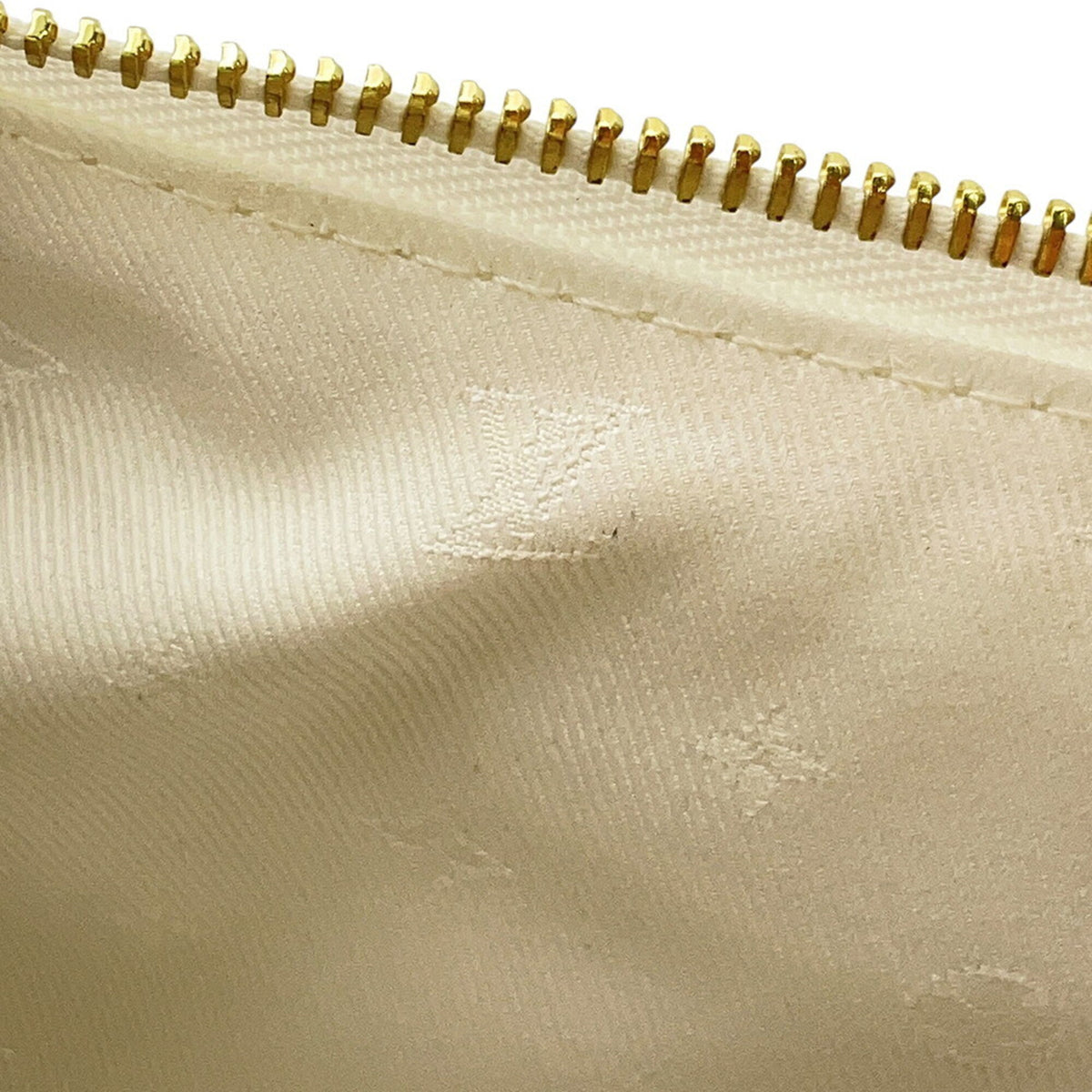 Louis Vuitton White Monogram Shoulder Bag (Pre-Owned)
