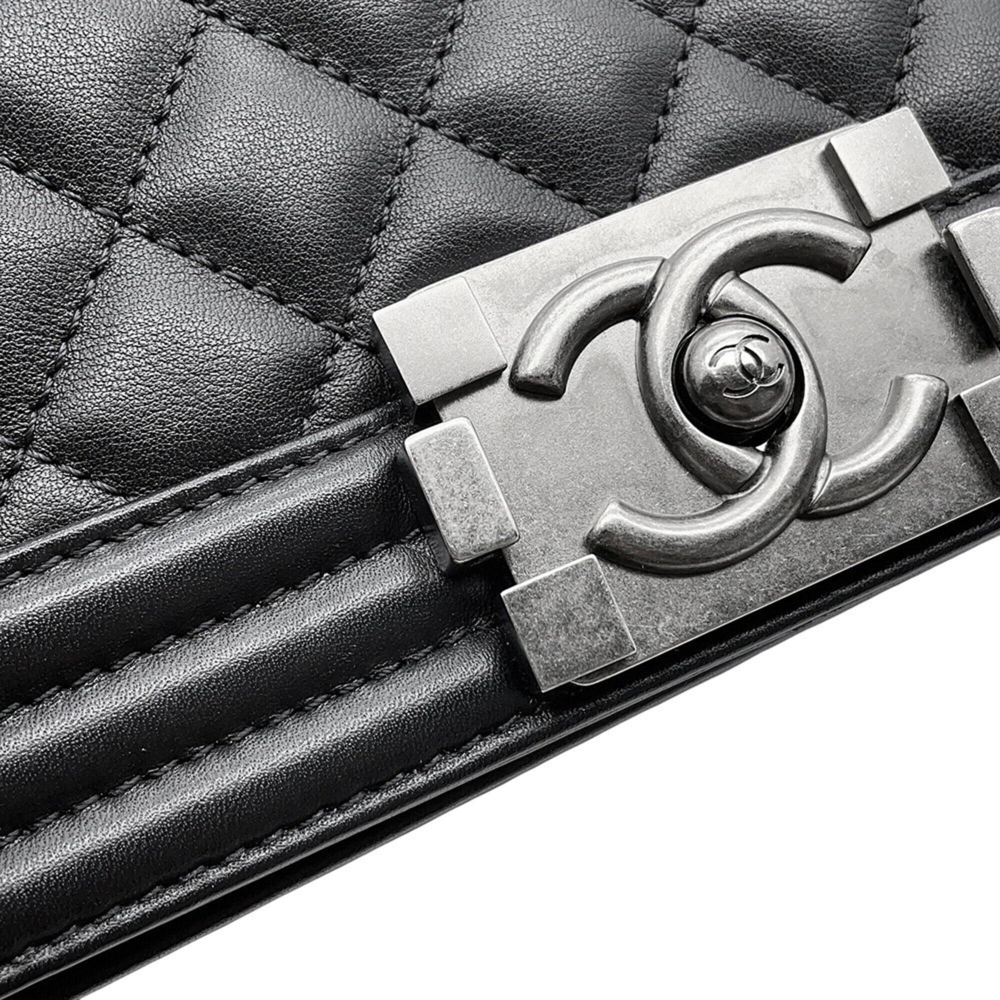 Chanel Matelasse Black Leather Handbag Shoulder Bag (Pre-Owned)