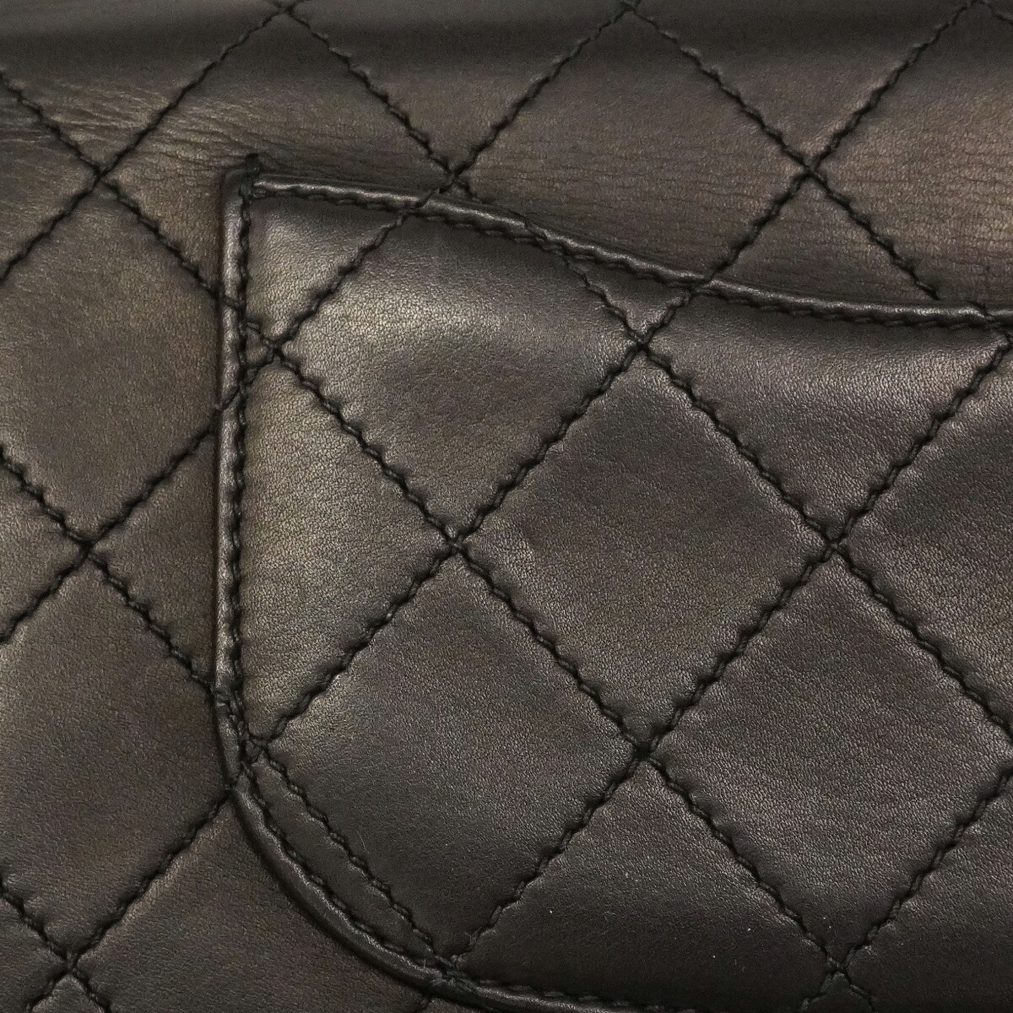 Chanel Black Leather Shoulder Bag (Pre-Owned)