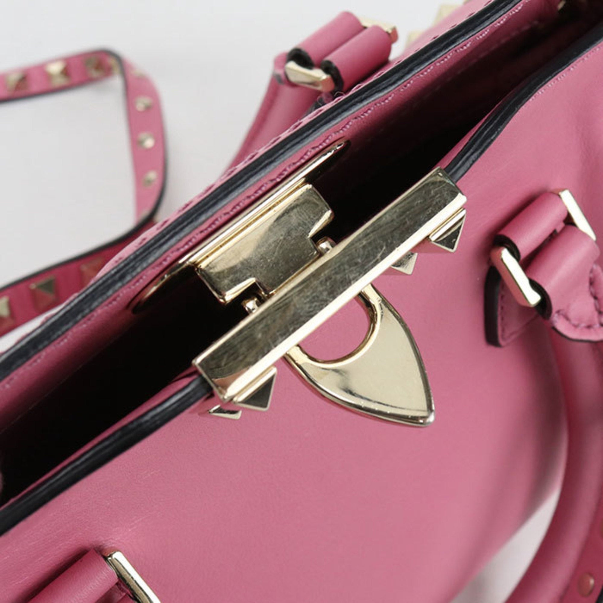 Valentino Garavani Pink Leather Handbag (Pre-Owned)