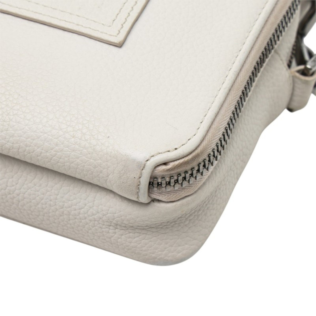 Christian Dior Ivory Leather Shoulder Bag (Pre-Owned)