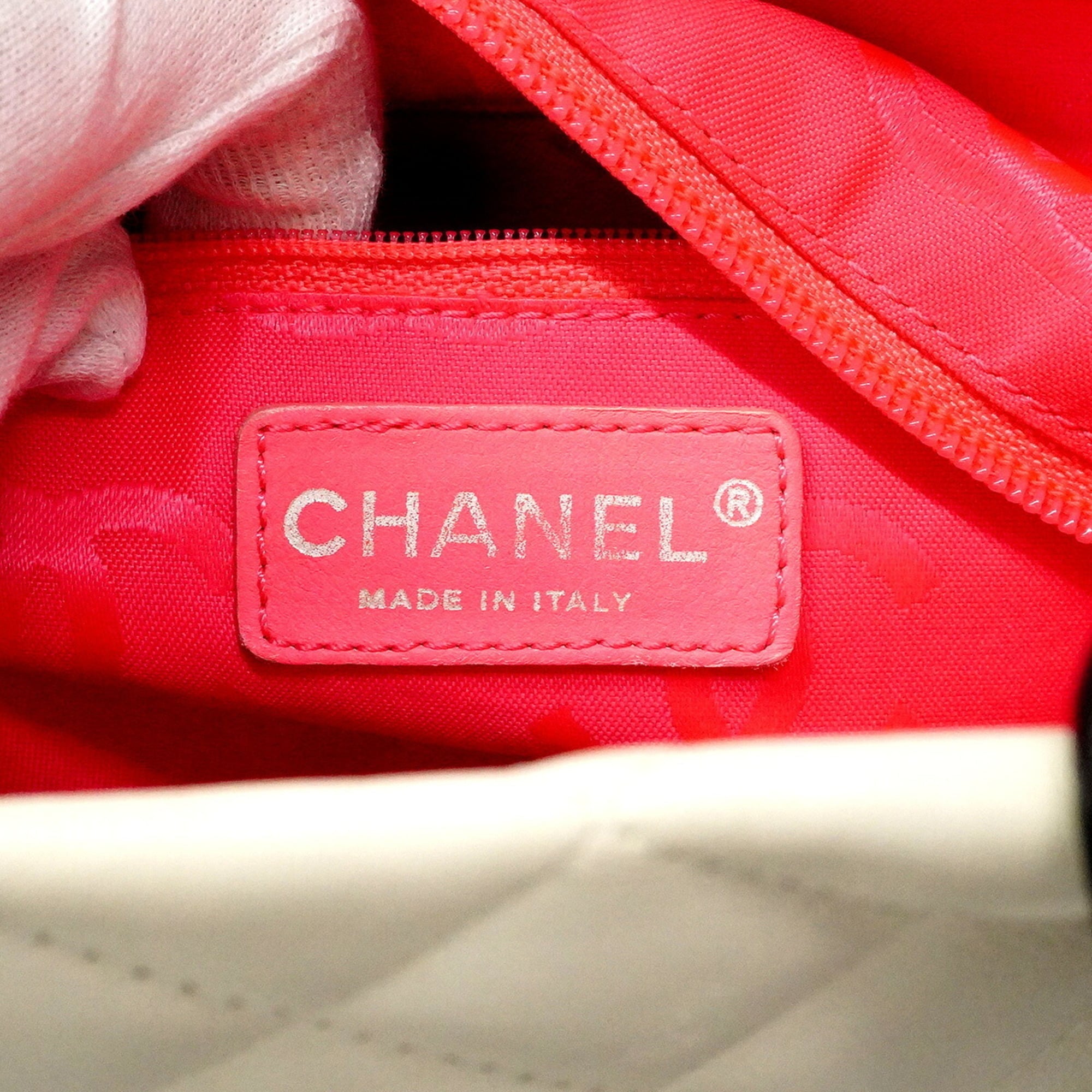 Chanel White Leather Tote Bag (Pre-Owned)