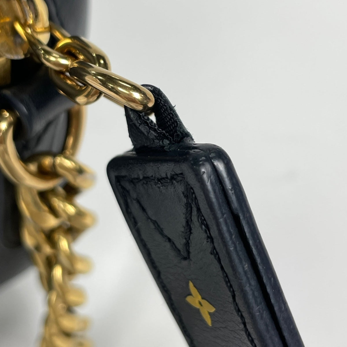 Louis Vuitton Black Noir Leather Shoulder Bag (Pre-Owned)