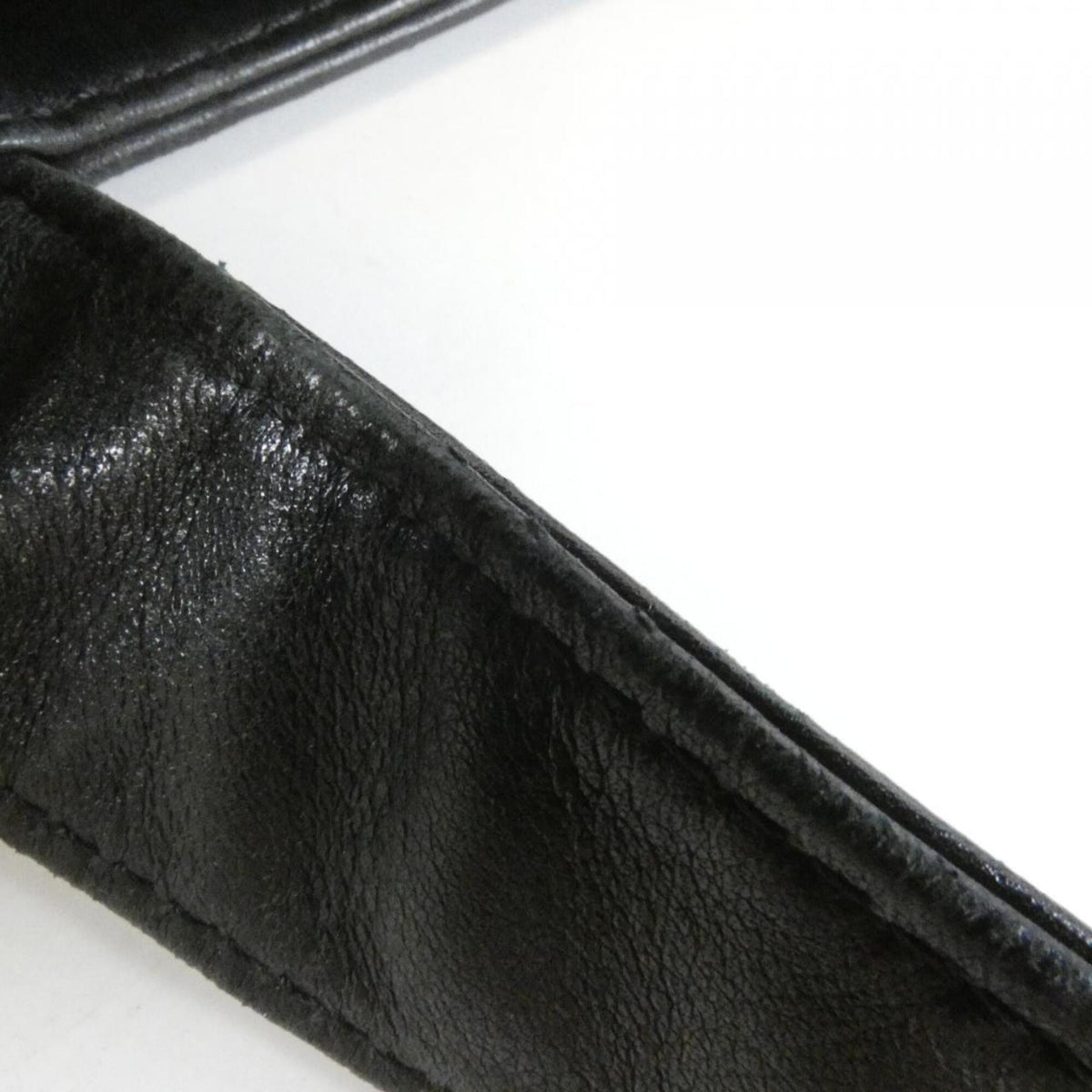 Chanel Black Leather Handbag (Pre-Owned)