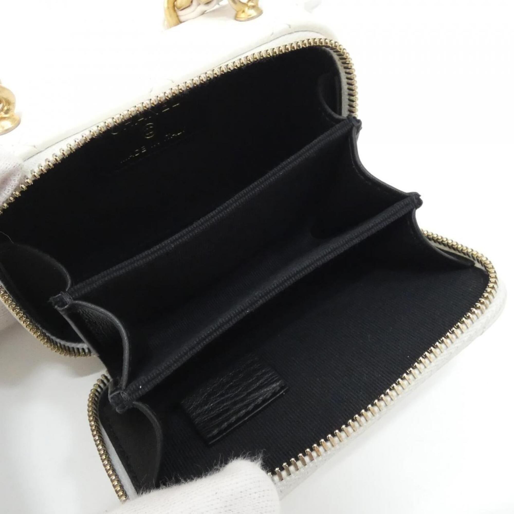 Chanel White Leather Handbag Shoulder Bag (Pre-Owned)