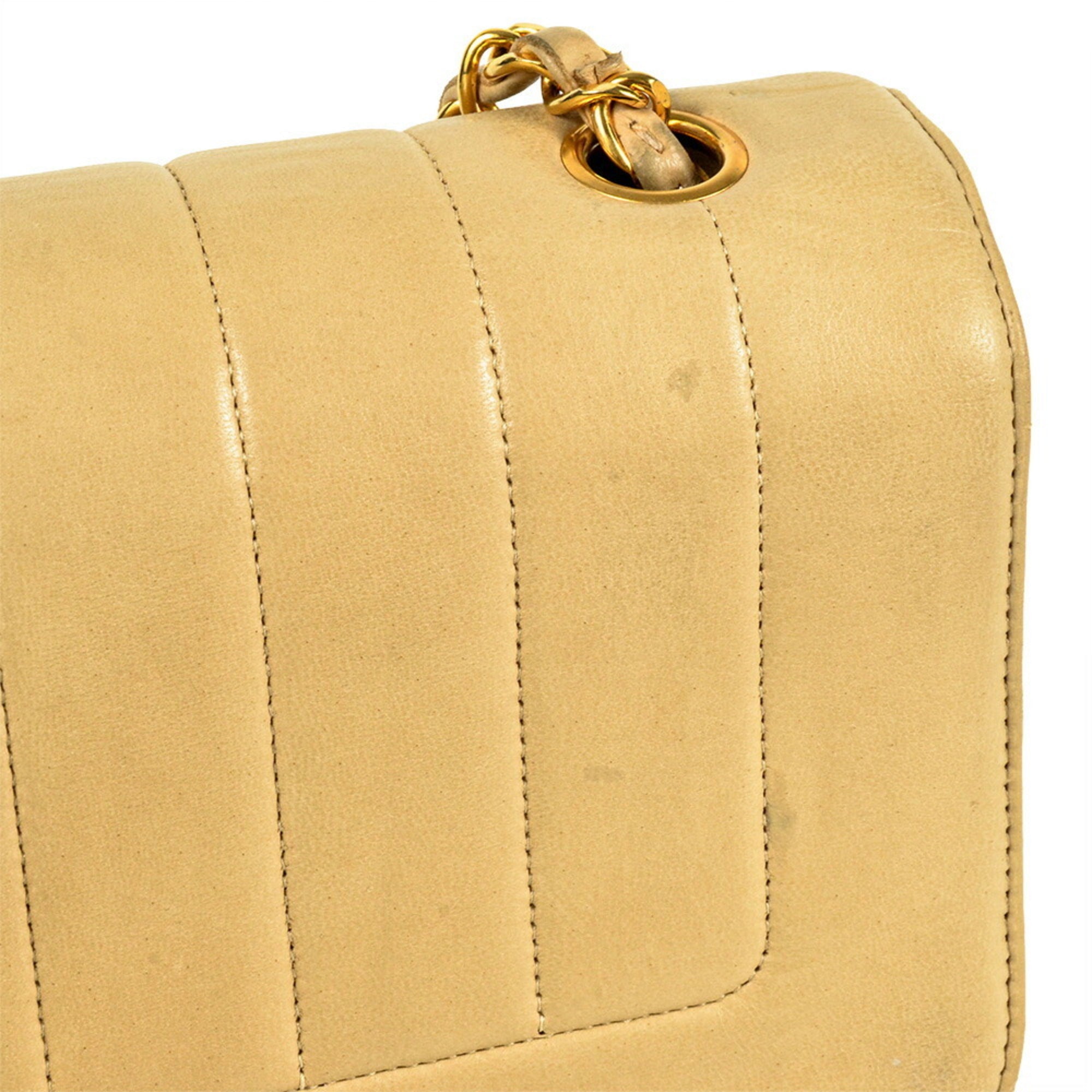 Chanel Beige Shoulder Bag (Pre-Owned)