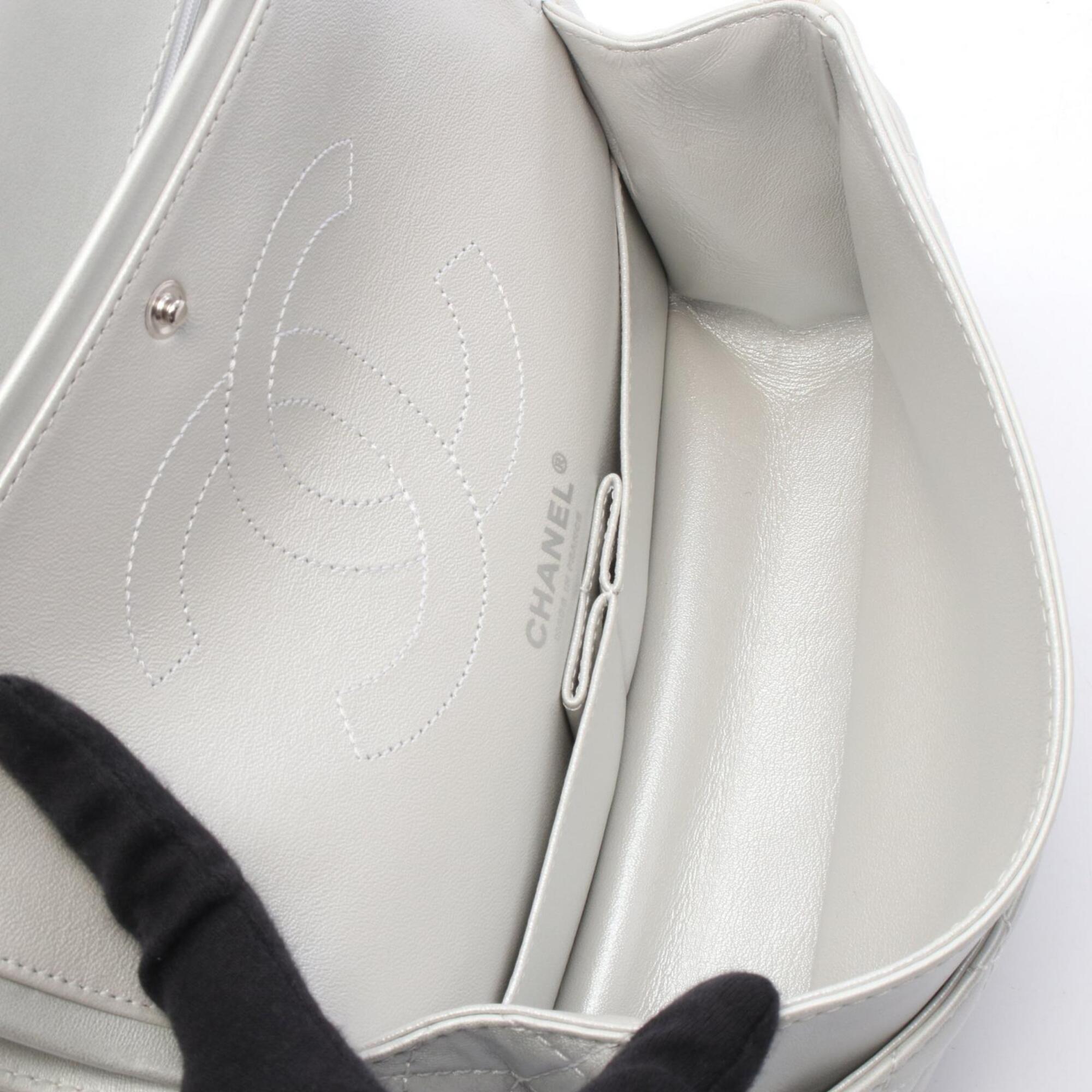 Chanel Silver Leather Handbag Shoulder Bag (Pre-Owned)