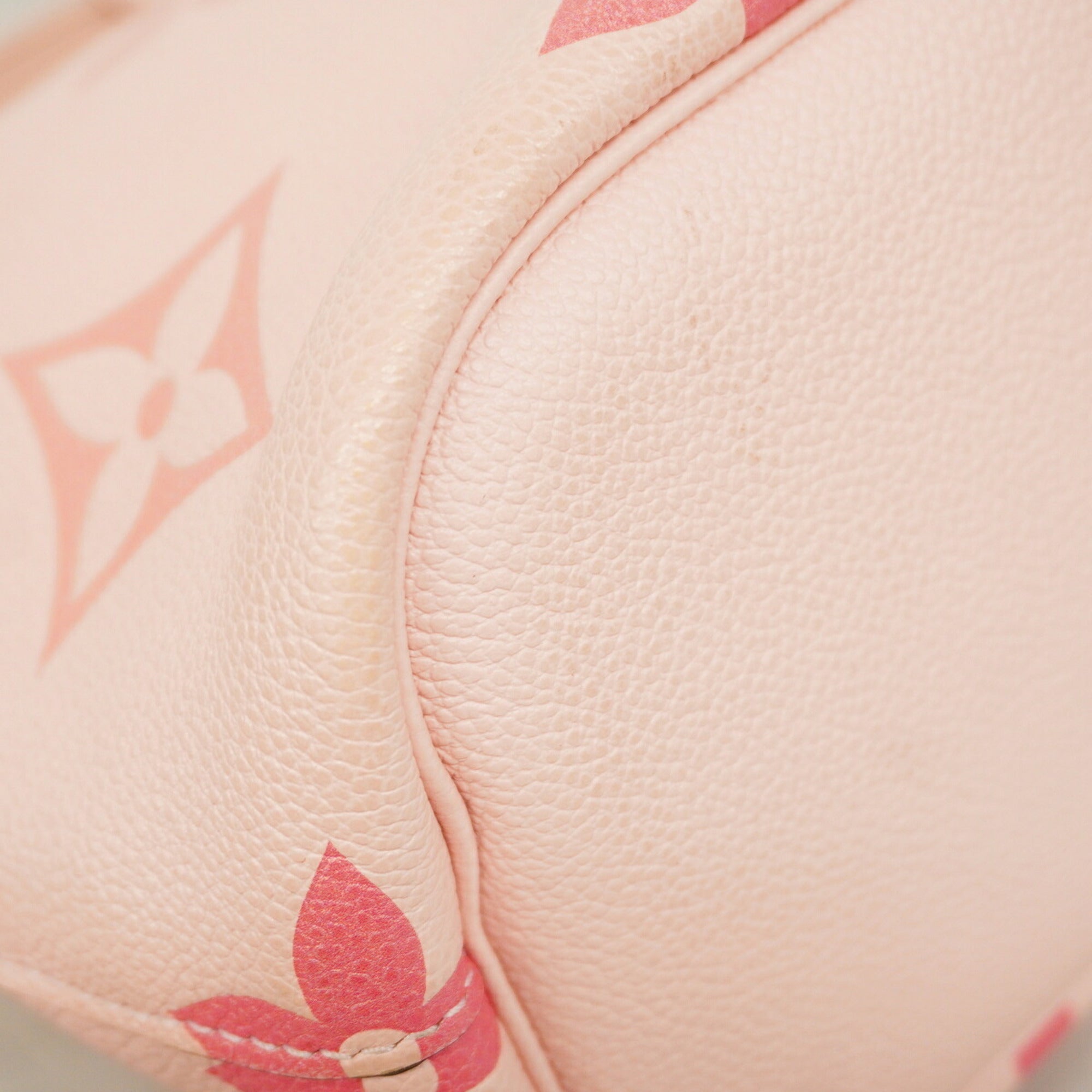 Louis Vuitton Pink Handbag (Pre-Owned)