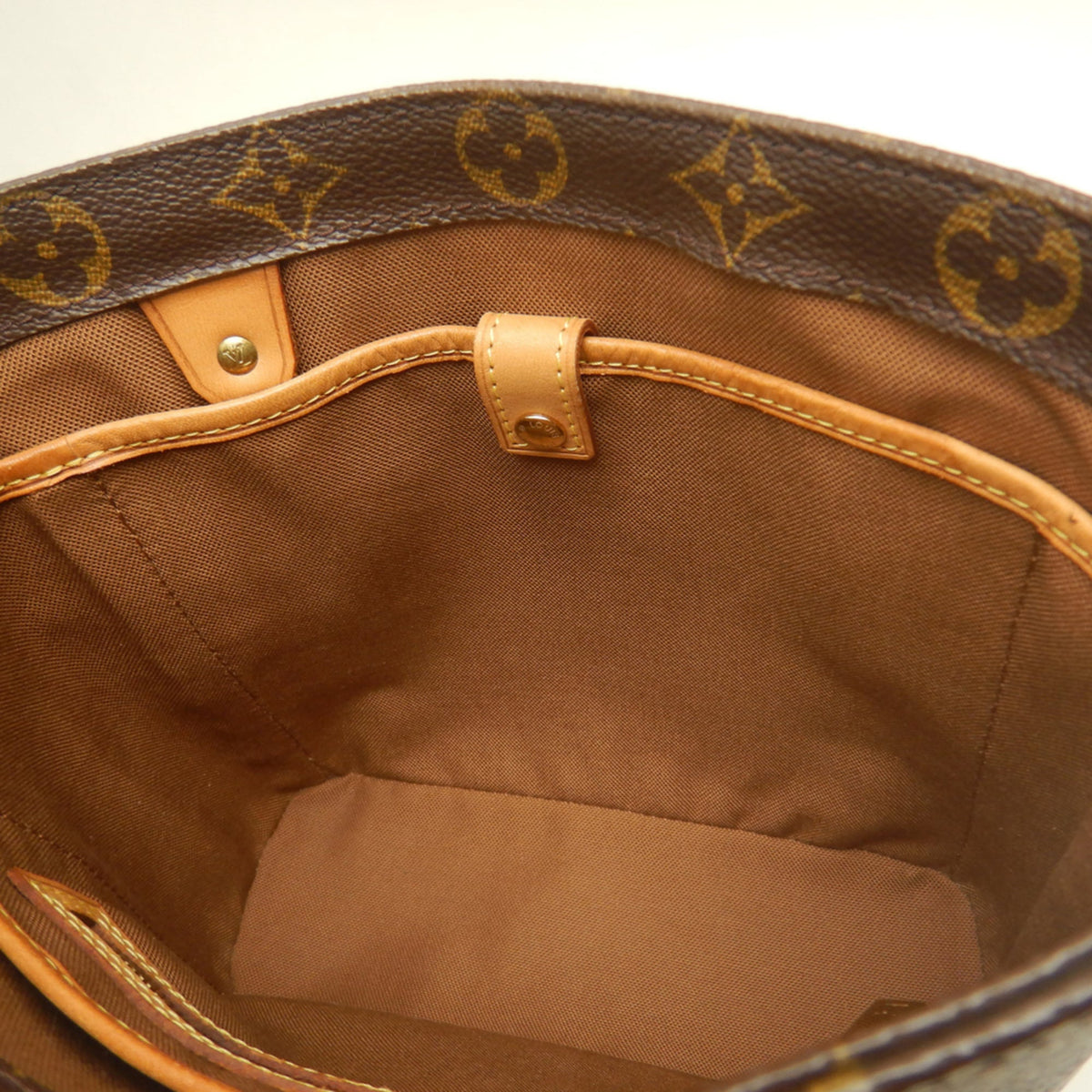 Louis Vuitton Brown Monogram Canvas Handbag (Pre-Owned)