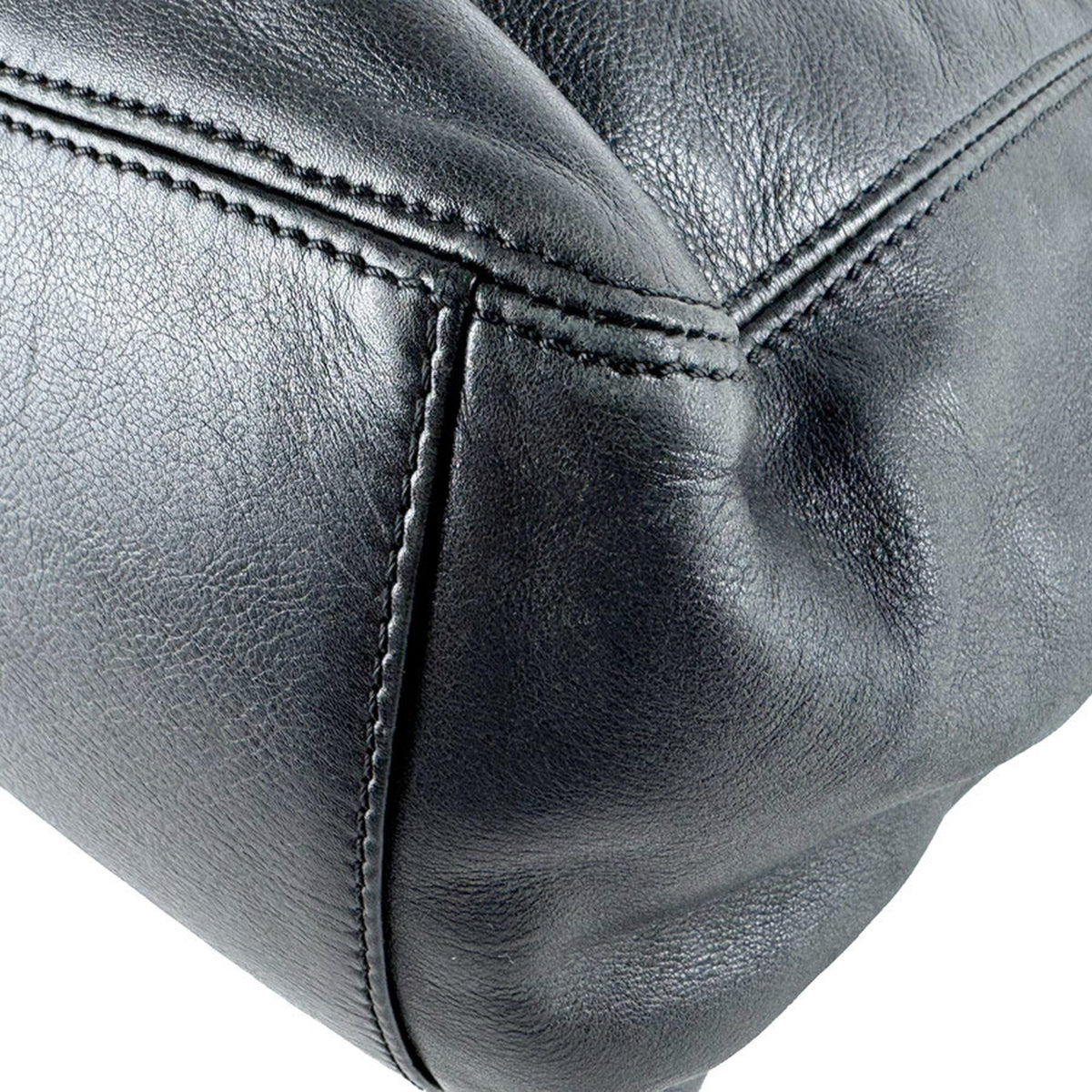 Chanel Black Leather Handbag (Pre-Owned)