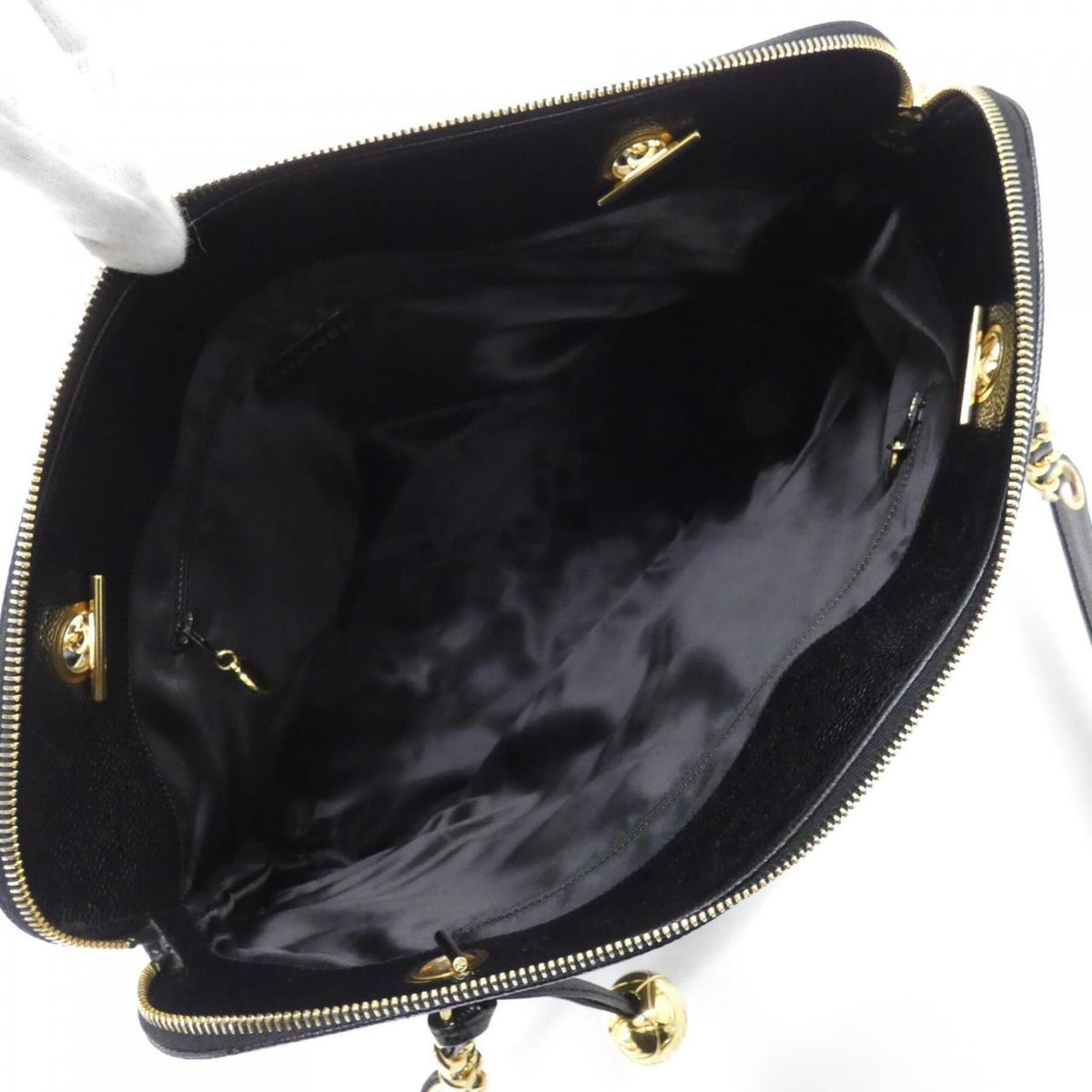 Chanel Black Grained Calfskin Shoulder Bag (Pre-Owned)