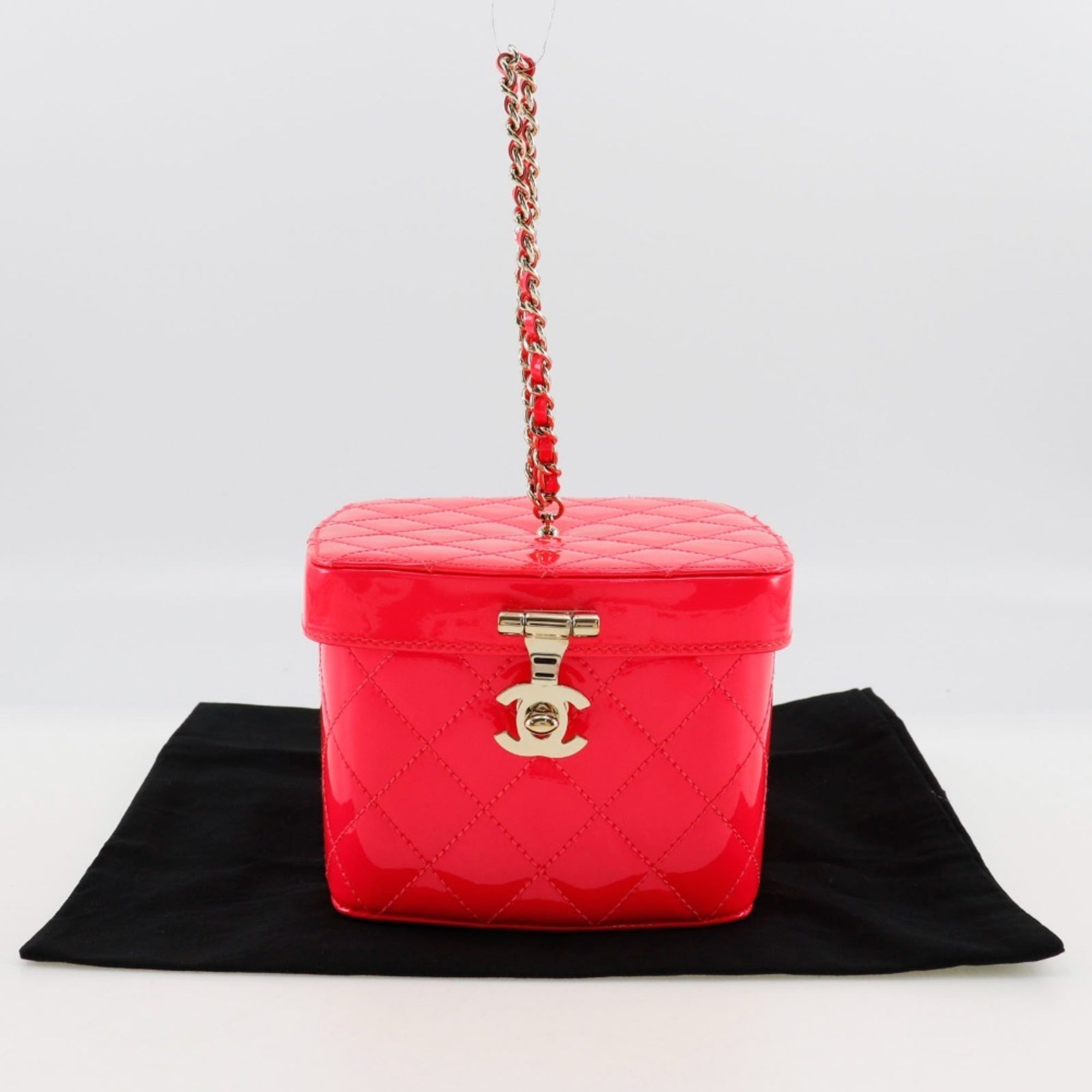 Chanel Pink Patent Leather Handbag (Pre-Owned)