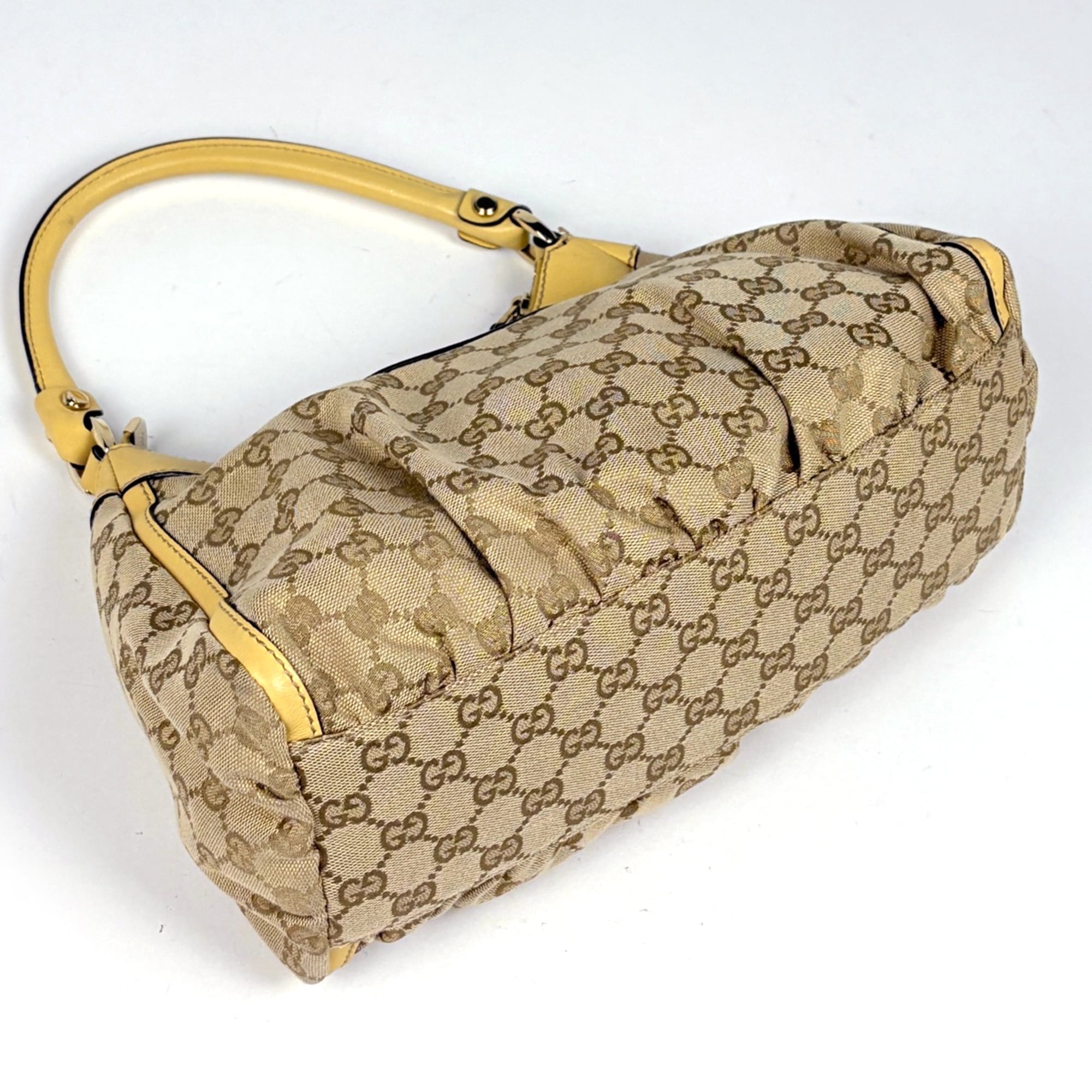 Gucci Beige Gg Canvas Shoulder Bag (Pre-Owned)