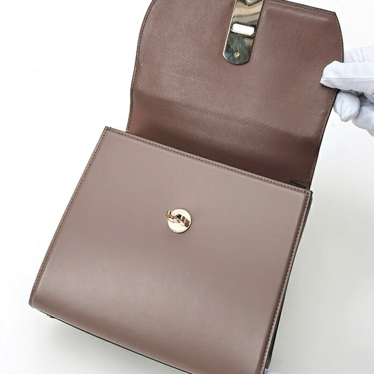 Salvatore Ferragamo Grayish Leather Shoulder Bag (Pre-Owned)