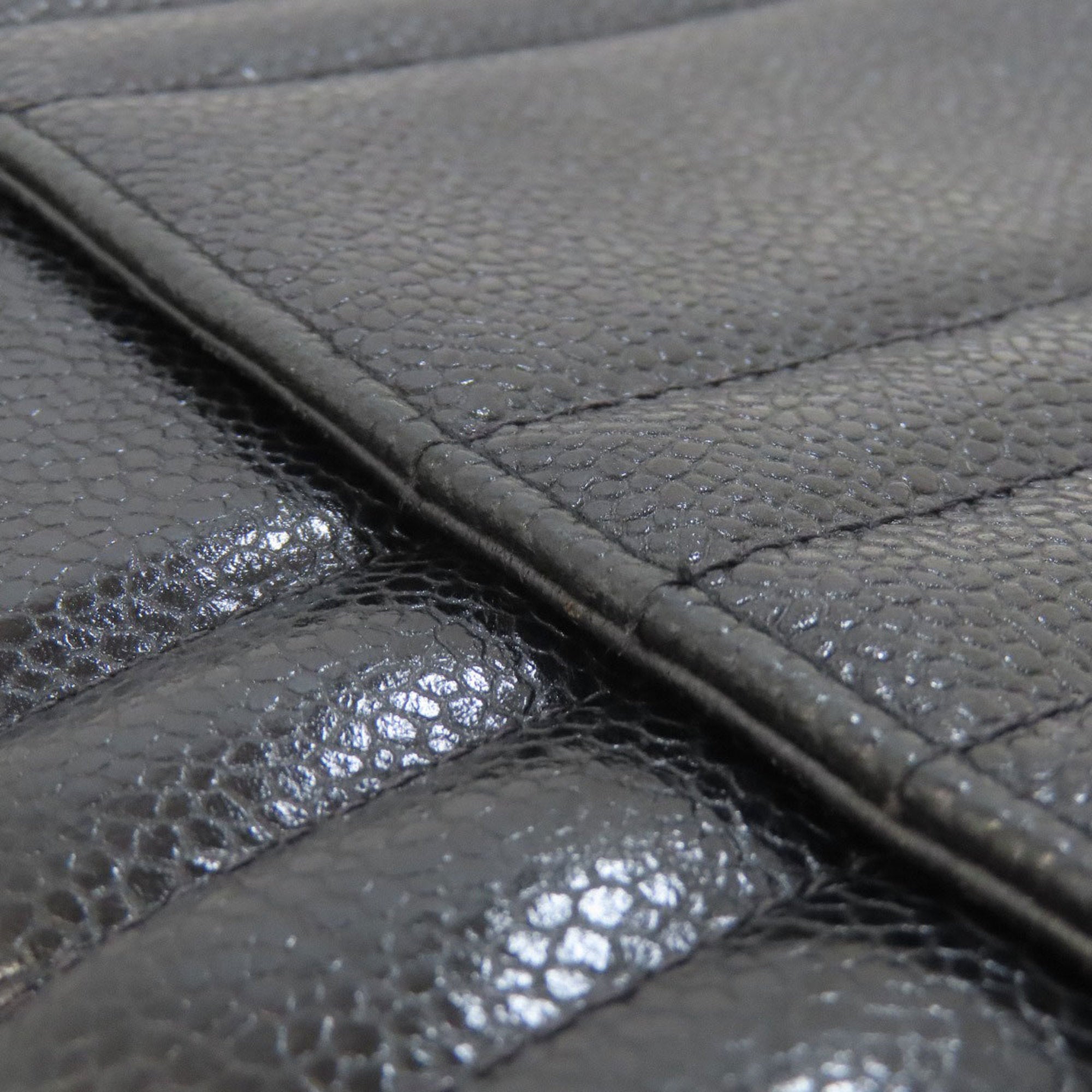 Chanel Black Leather Shoulder Bag (Pre-Owned)