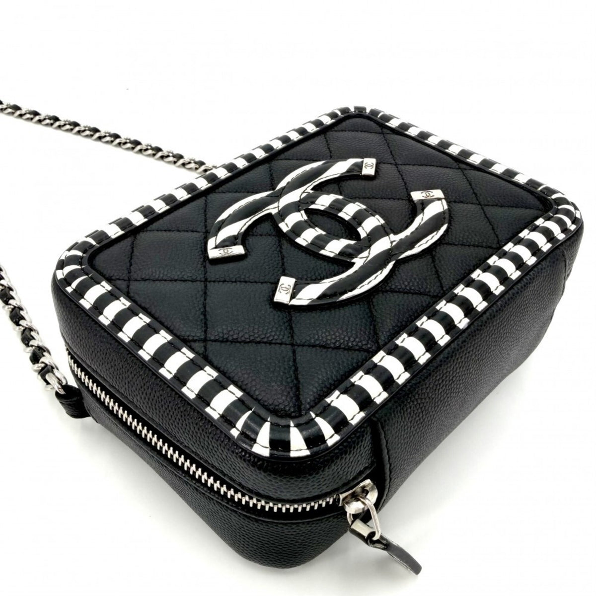 Chanel Matelasse Black Grained Calfskin Shoulder Bag (Pre-Owned)