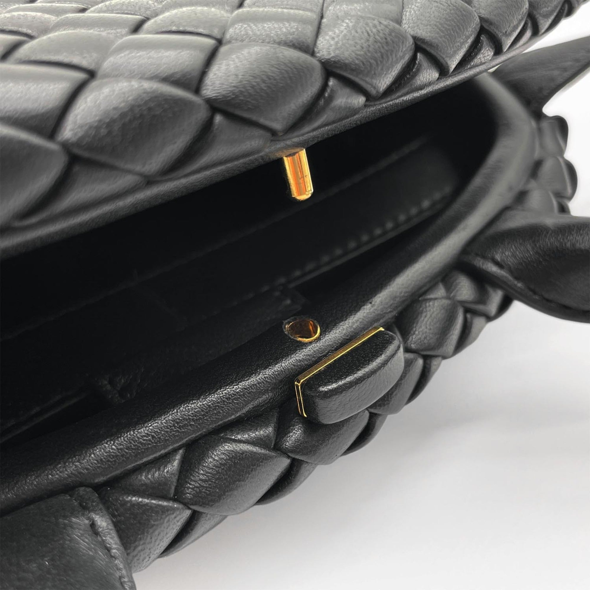 Bottega Veneta Black Leather Shoulder Bag (Pre-Owned)