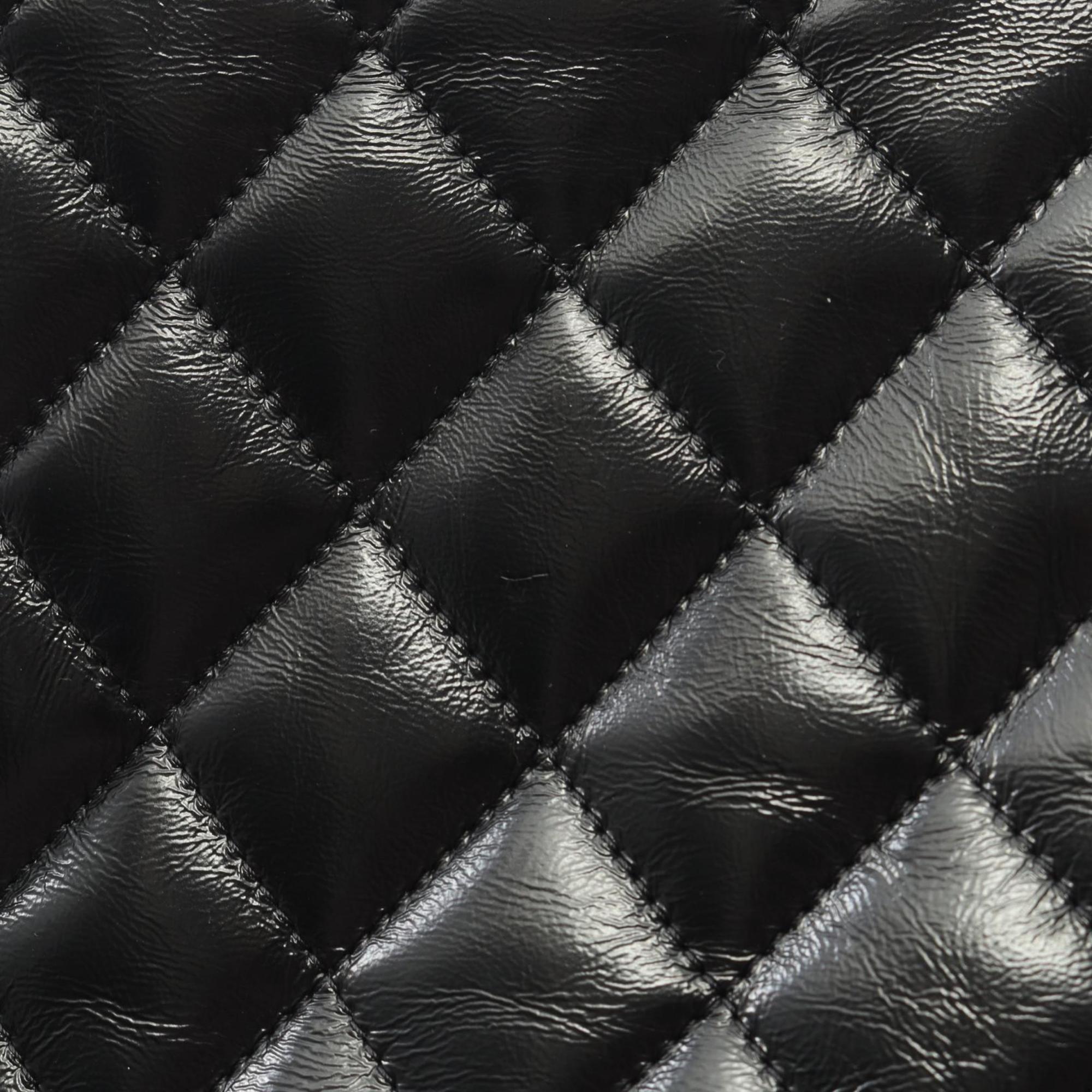 Chanel Black Leather Shoulder Bag (Pre-Owned)