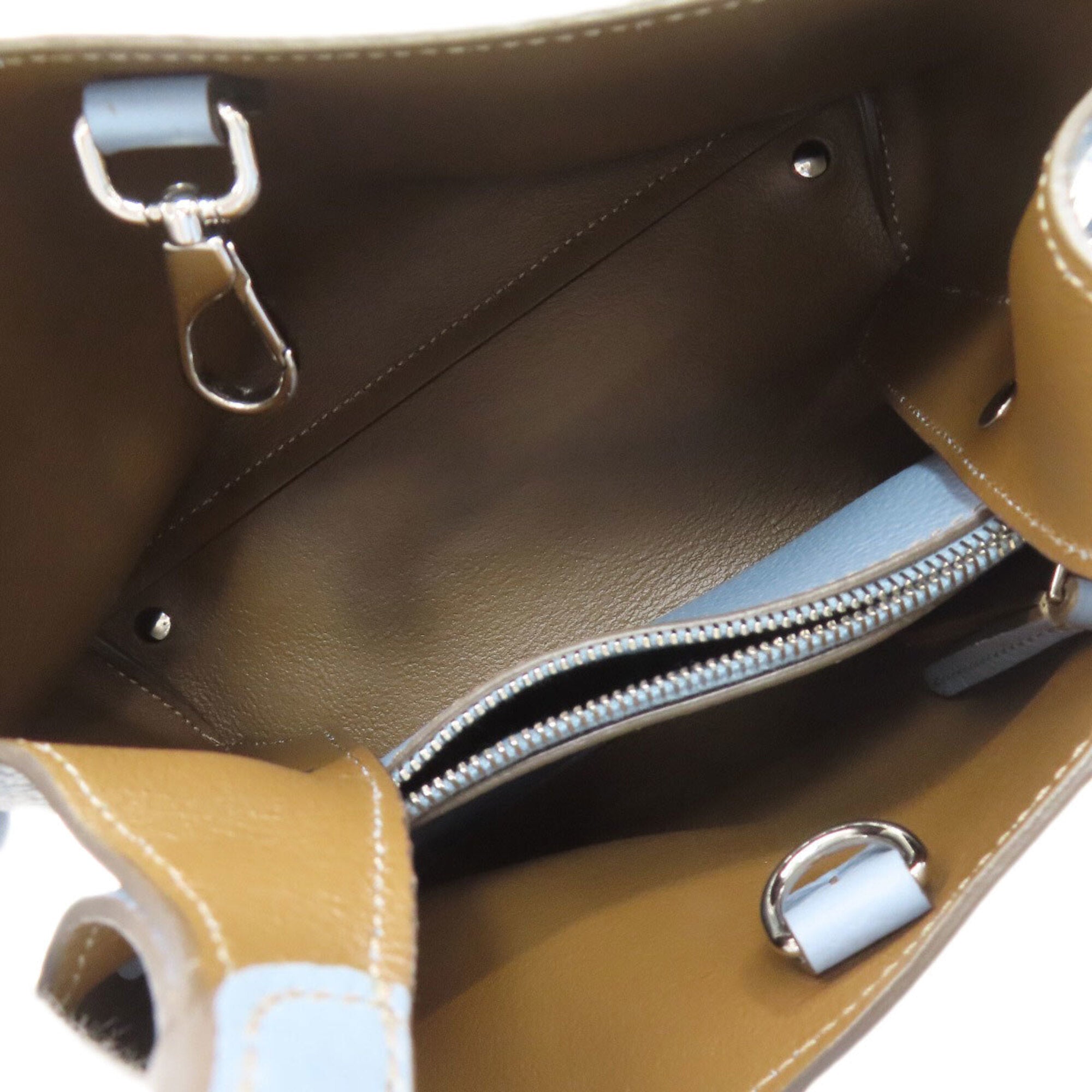 Tod's Light Blue Leather Handbag (Pre-Owned)