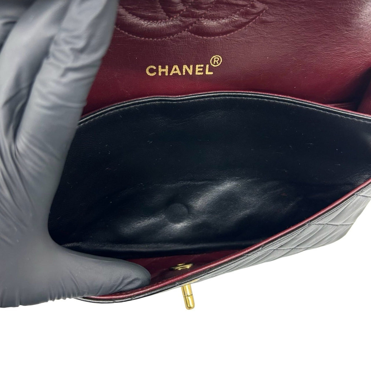 Chanel Black Leather Shoulder Bag (Pre-Owned)