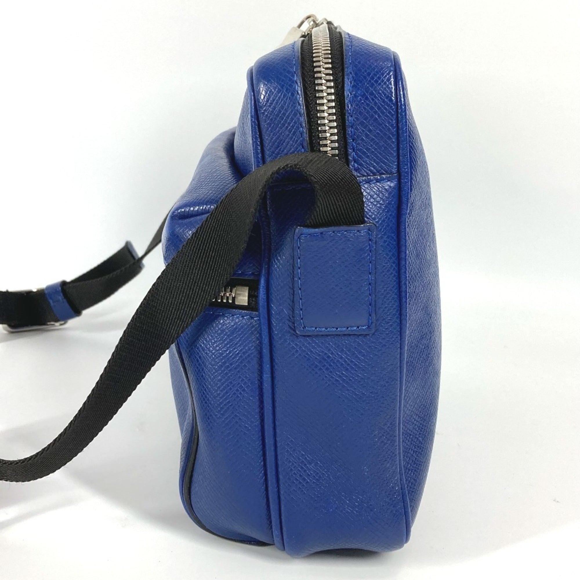 Louis Vuitton Blue Taiga Leather Shoulder Bag Sling Bag (Pre-Owned)