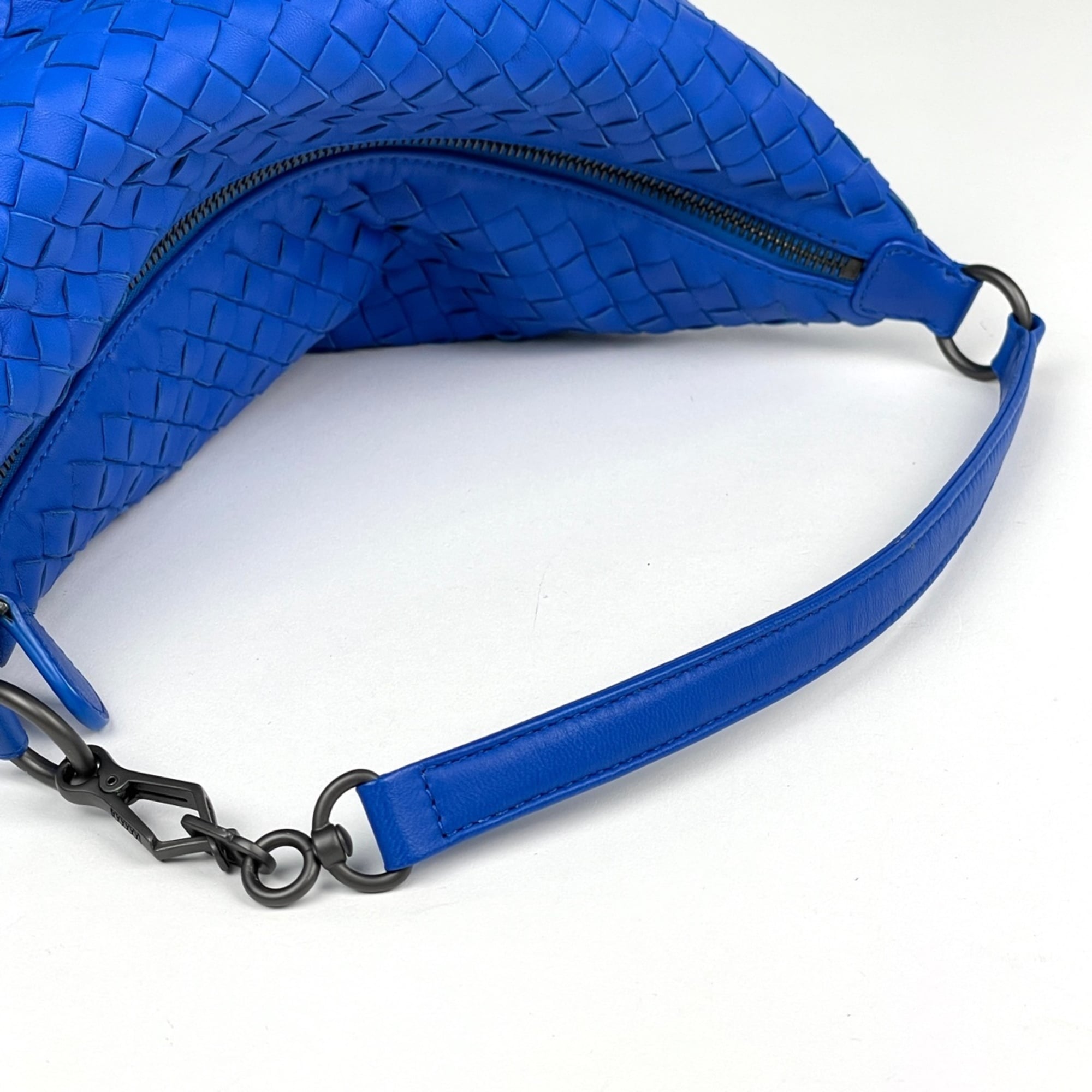 Bottega Veneta Blue Leather Shoulder Bag (Pre-Owned)