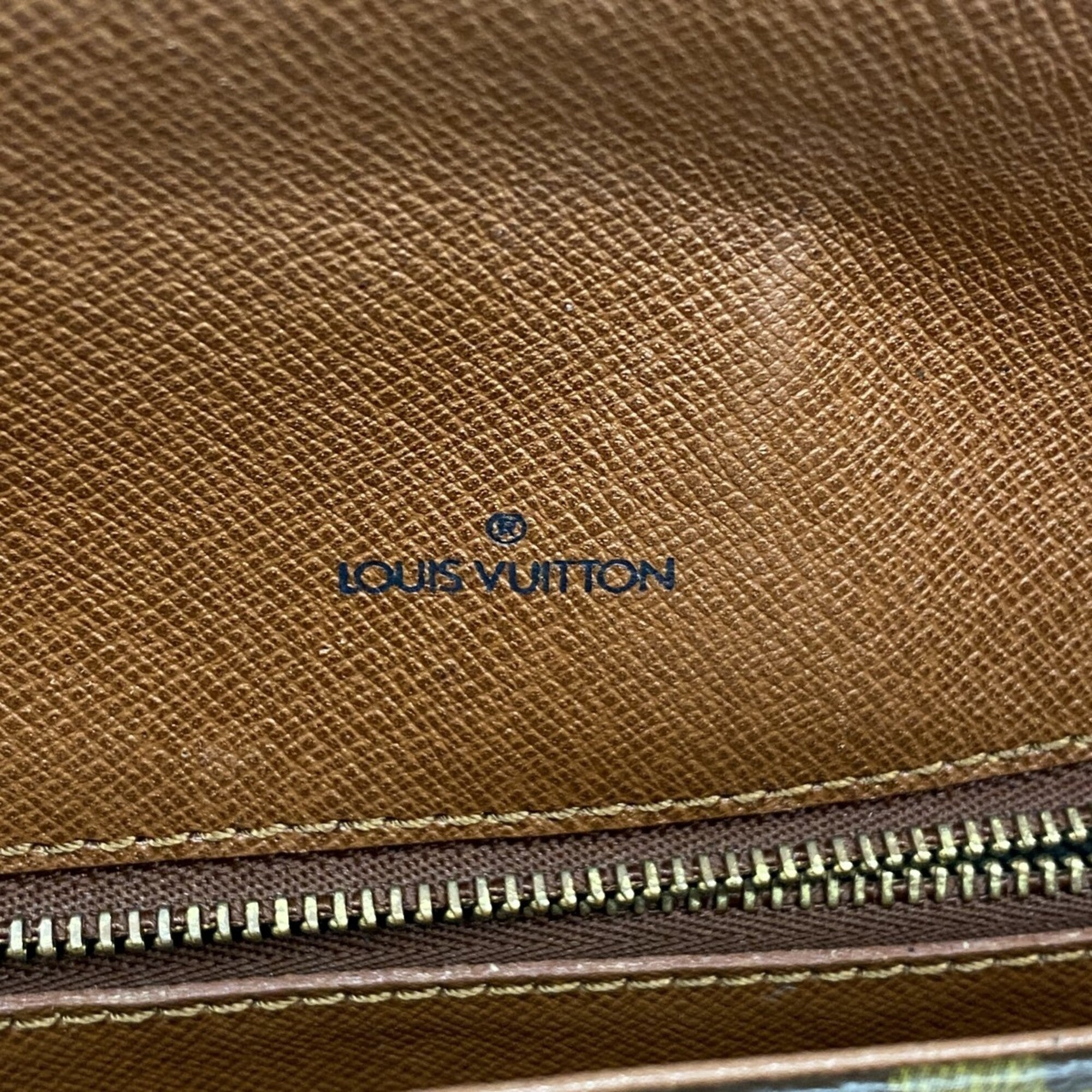 Louis Vuitton Brown Shoulder Bag (Pre-Owned)