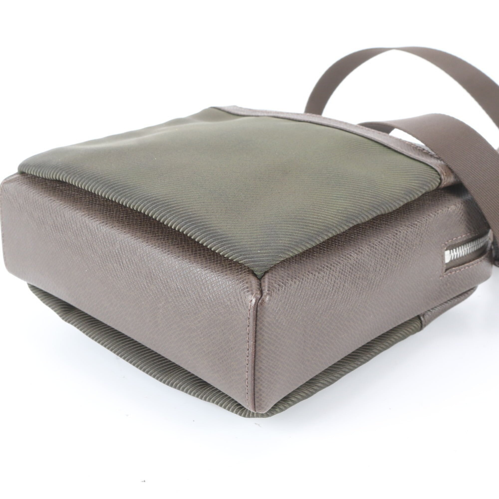 Louis Vuitton Grizzly Leather Nylon Messenger Bag Shoulder Bag (Pre-Owned)
