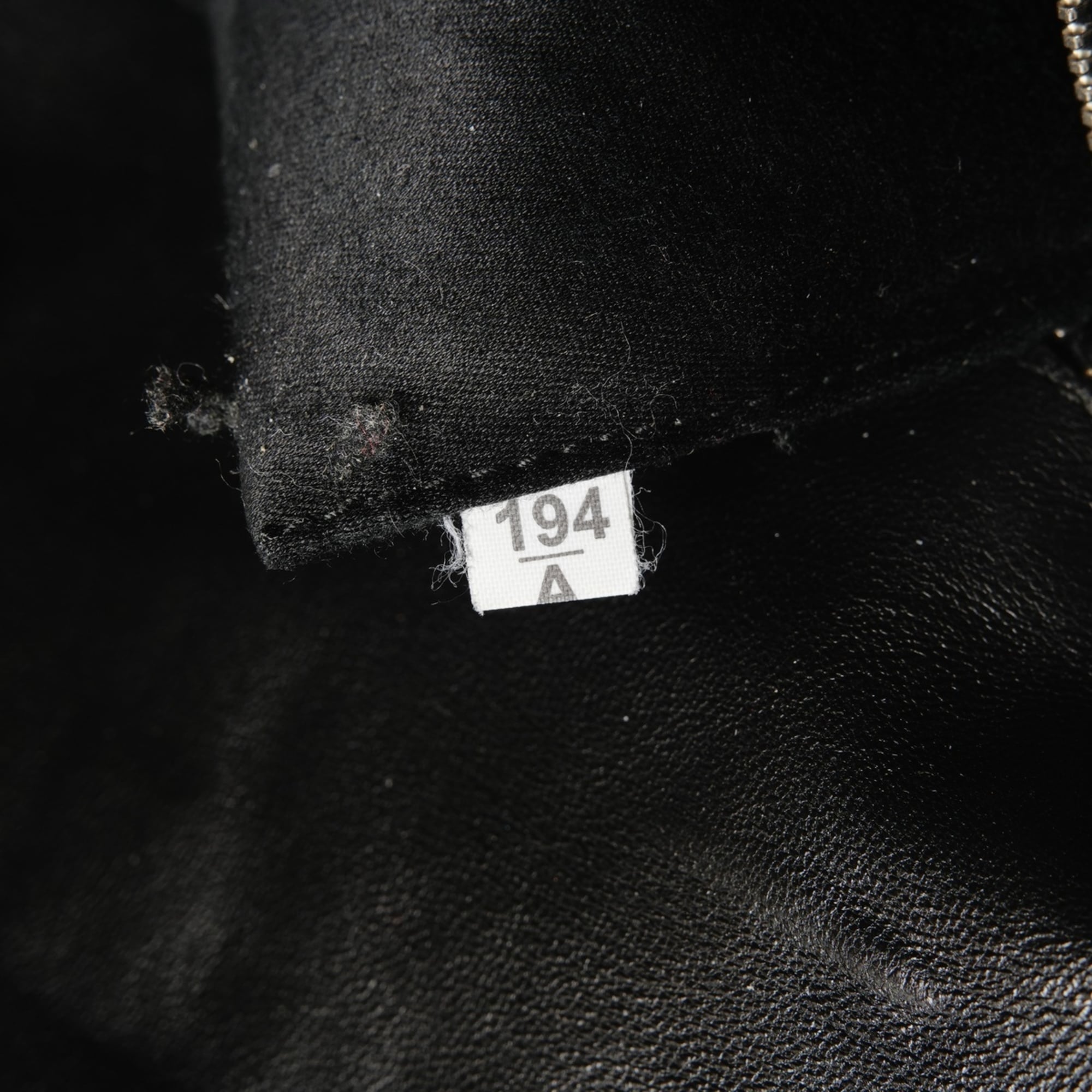 Miu Miu Black Leather Shoulder Bag (Pre-Owned)