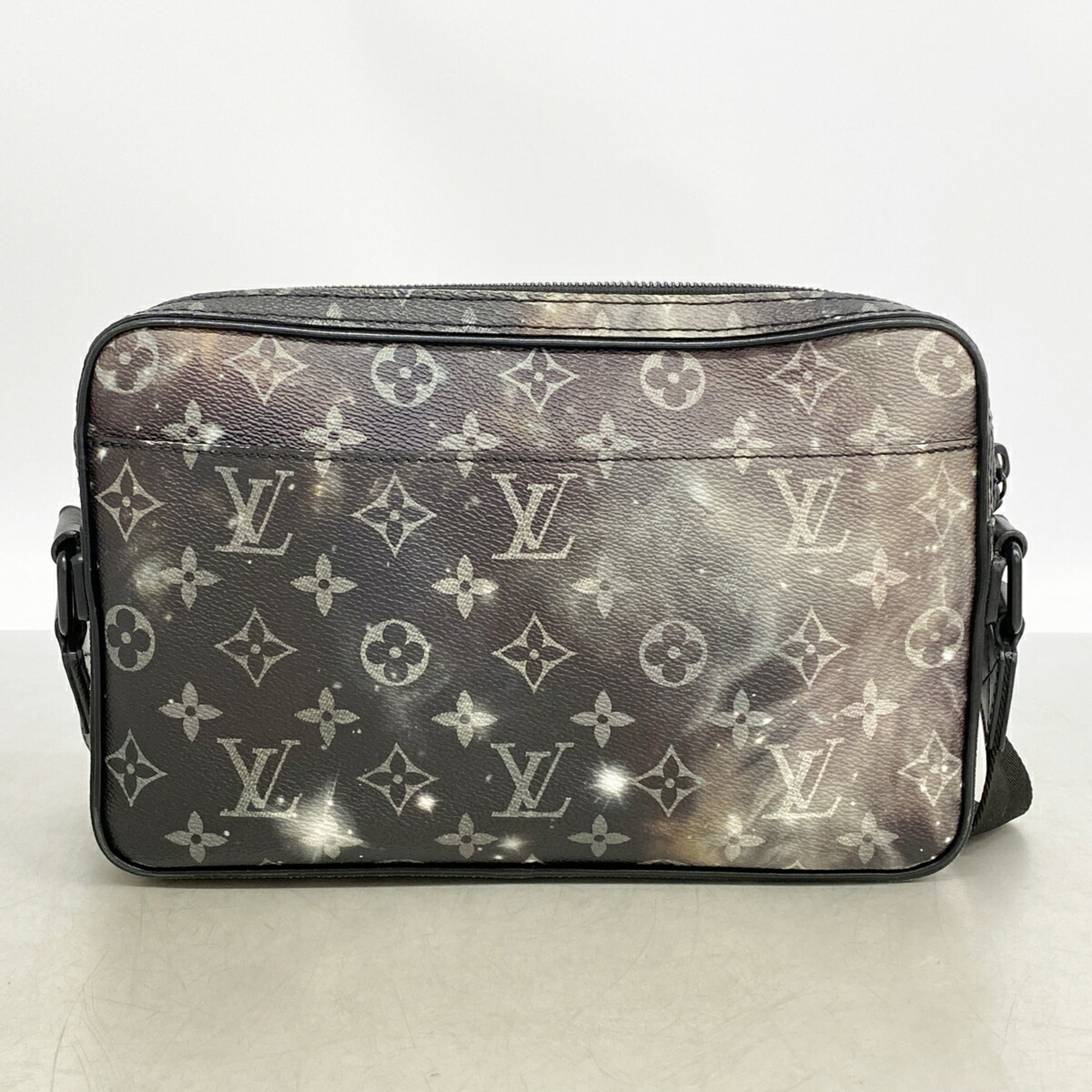 Louis Vuitton Black Shoulder Bag (Pre-Owned)
