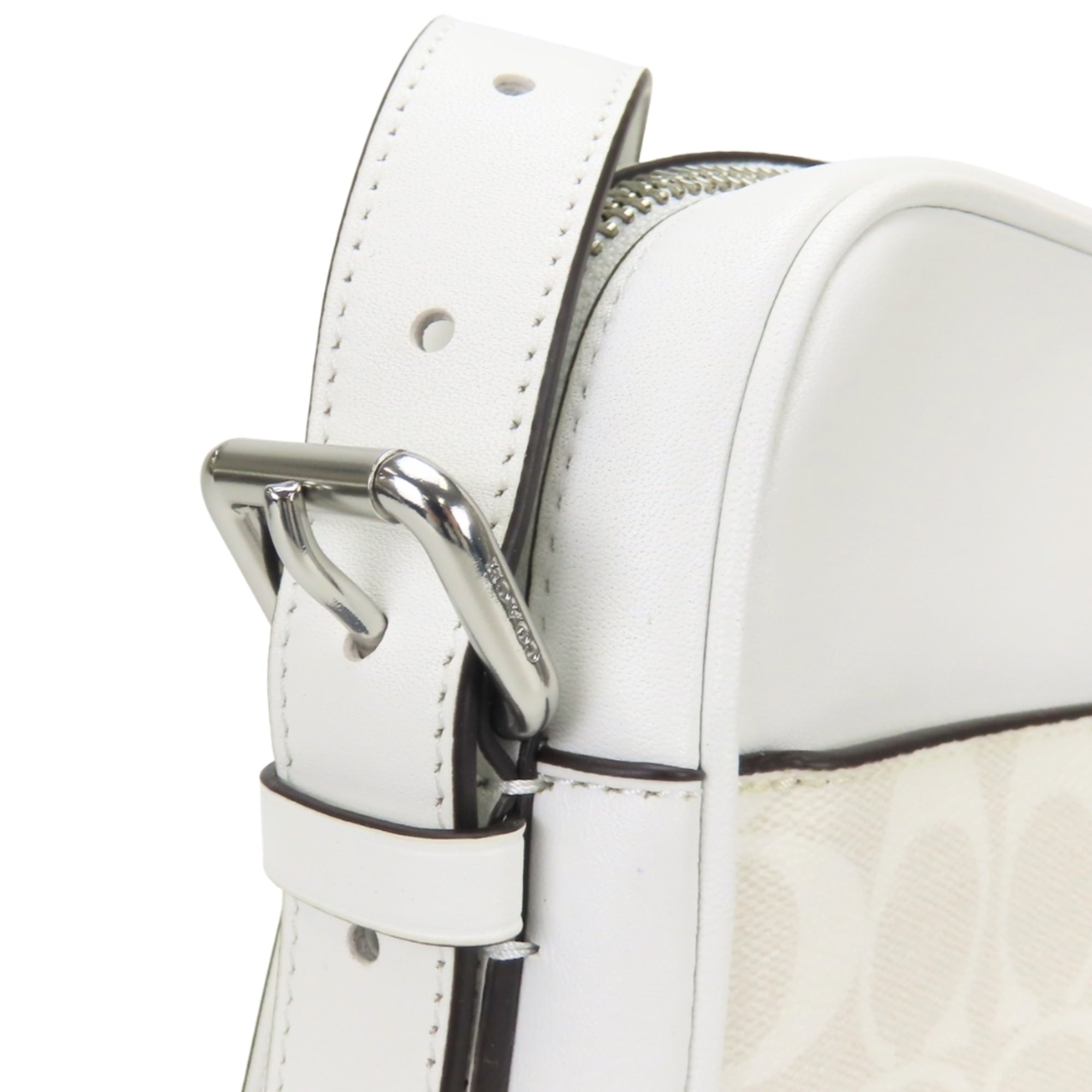Coach Signature White Leather Shoulder Bag (Pre-Owned)