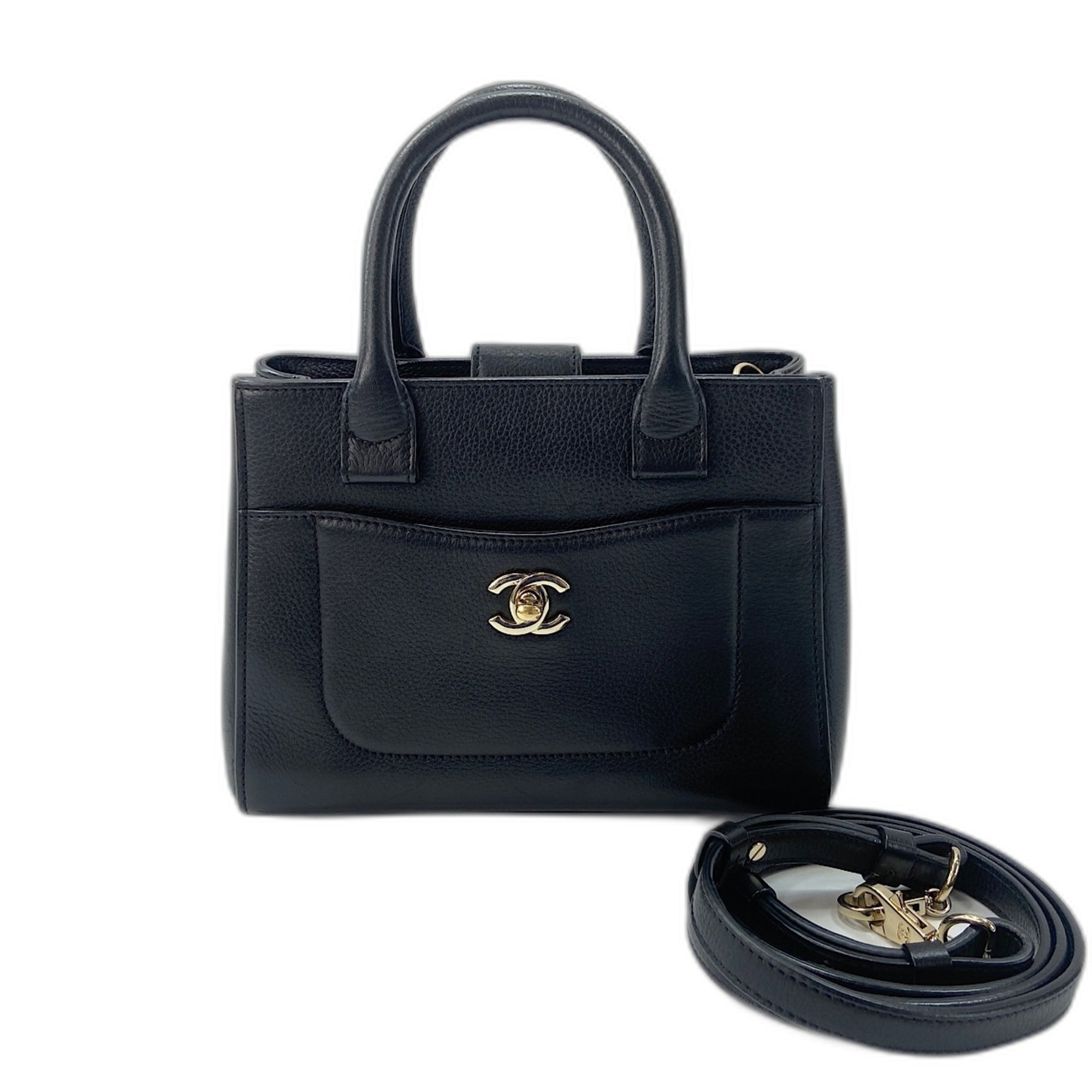Chanel Black Handbag (Pre-Owned)