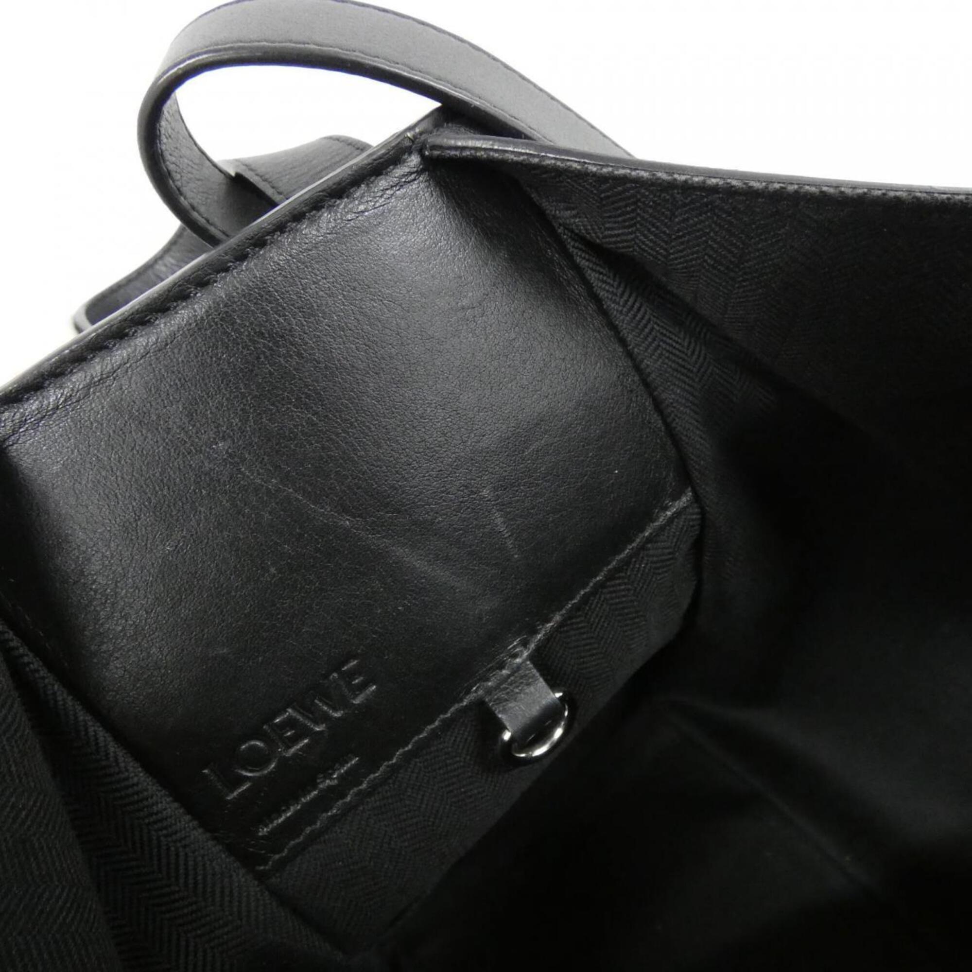Loewe Black Leather Shoulder Bag (Pre-Owned)