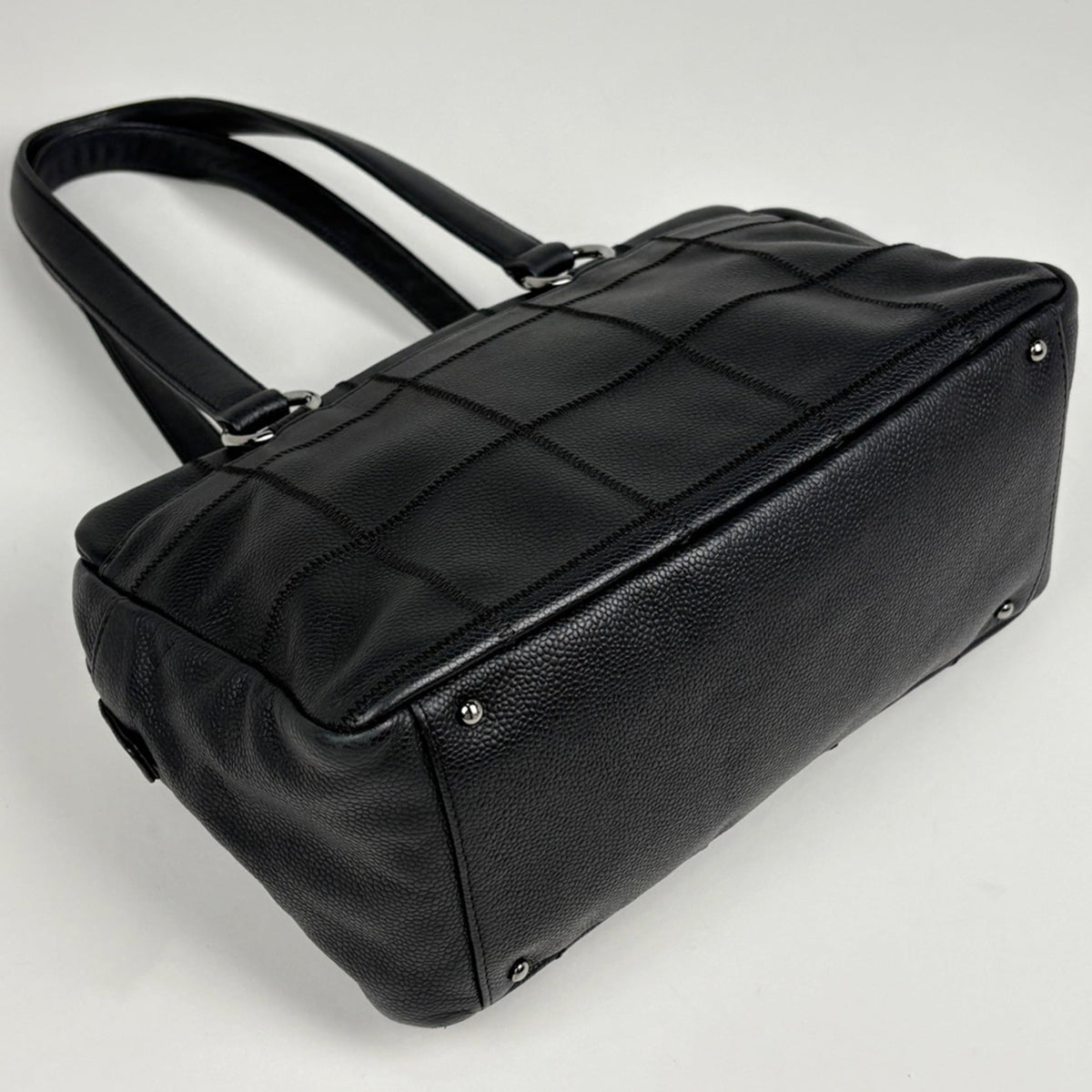 Chanel Chocolate Bar Black Grained Calfskin Handbag (Pre-Owned)