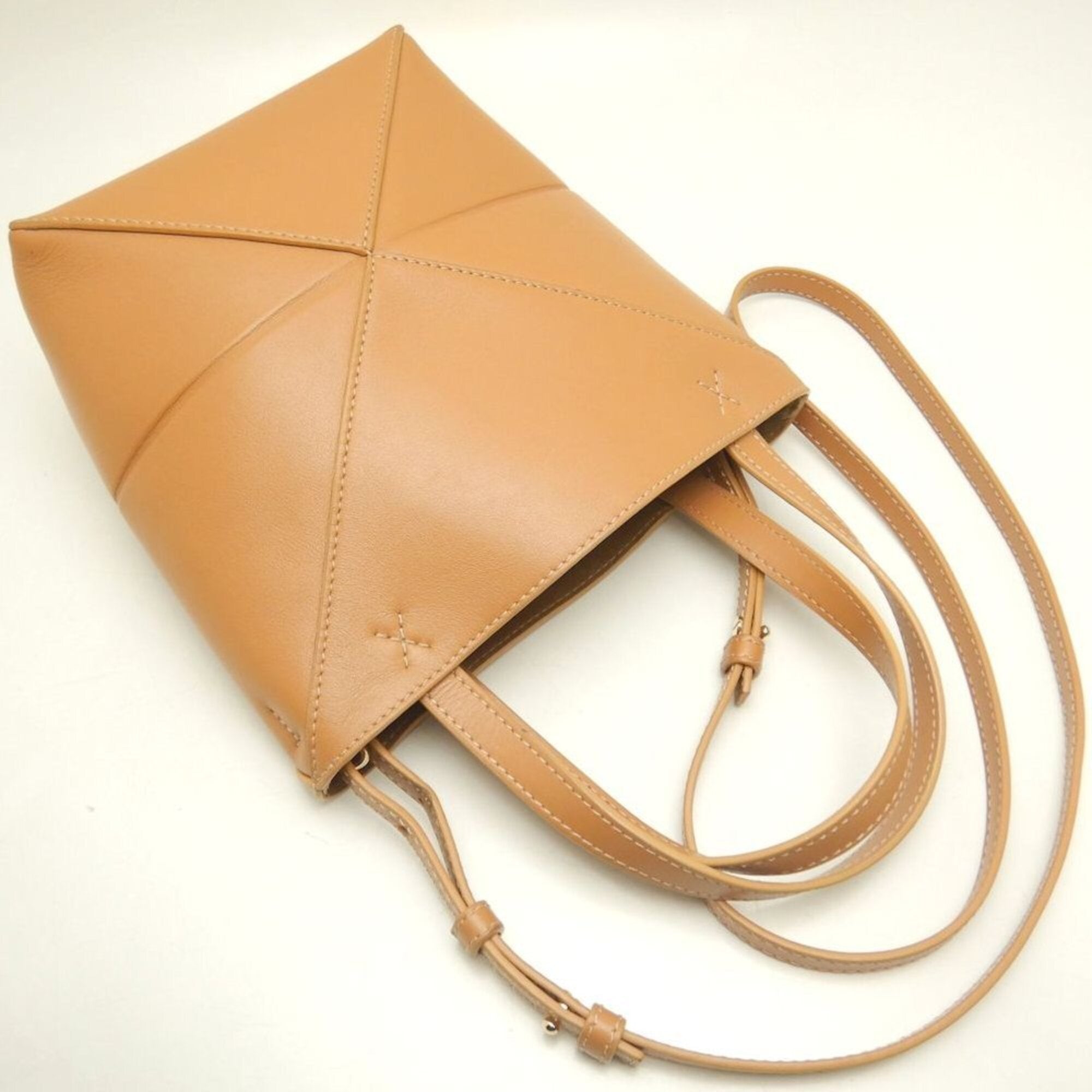 Loewe Gold Leather Tote Bag (Pre-Owned)