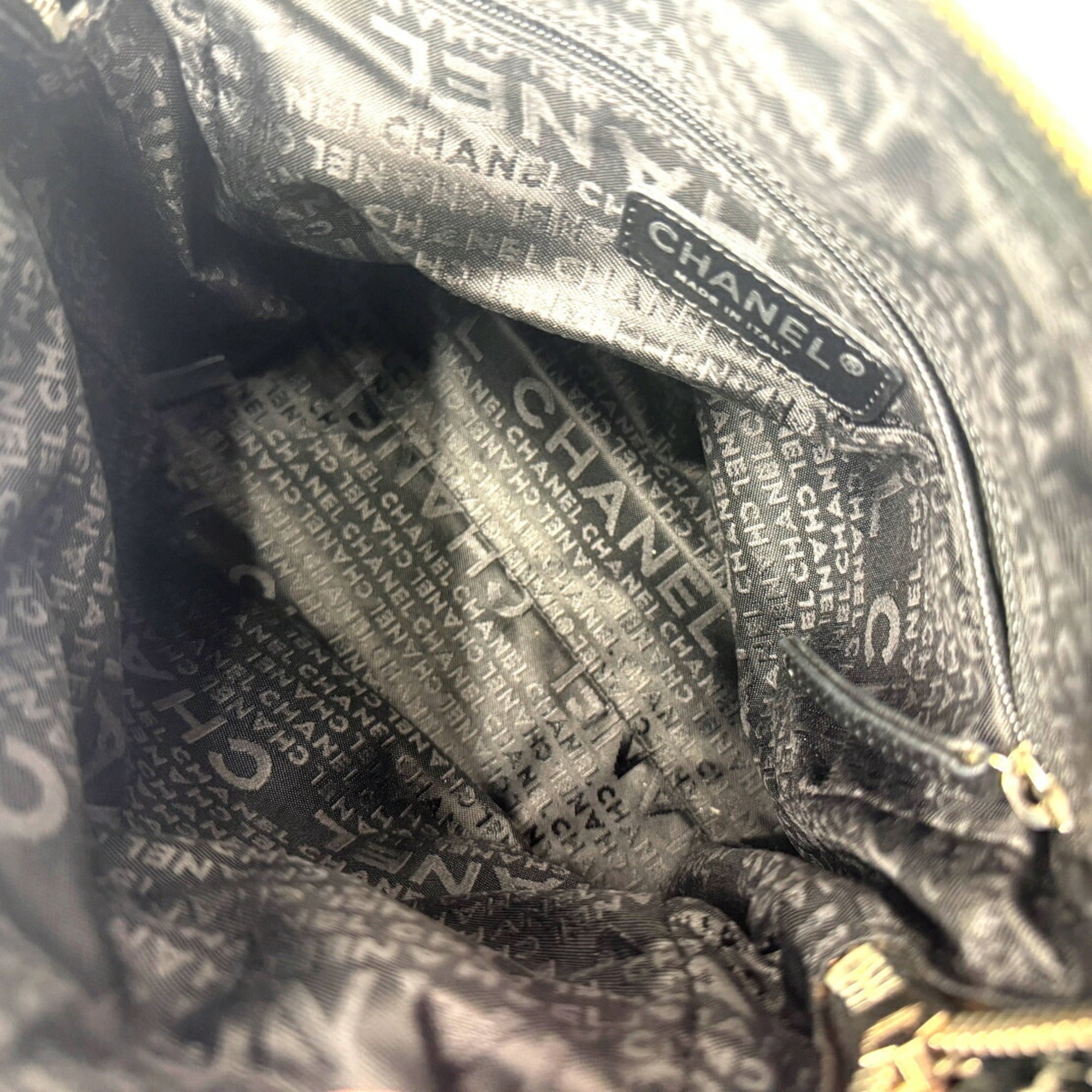 Chanel Black Leather Tote Bag (Pre-Owned)