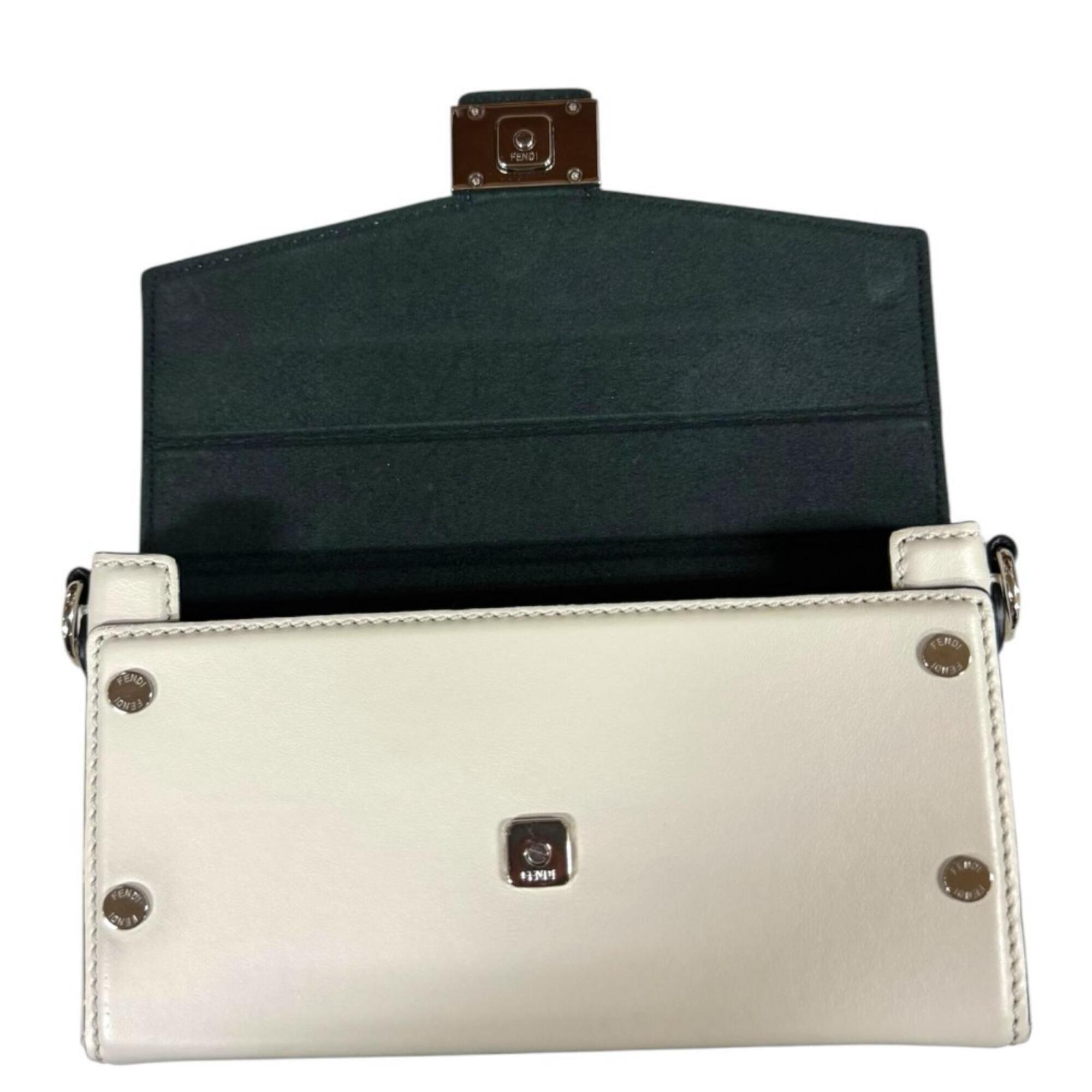 Fendi White Leather Shoulder Bag (Pre-Owned)