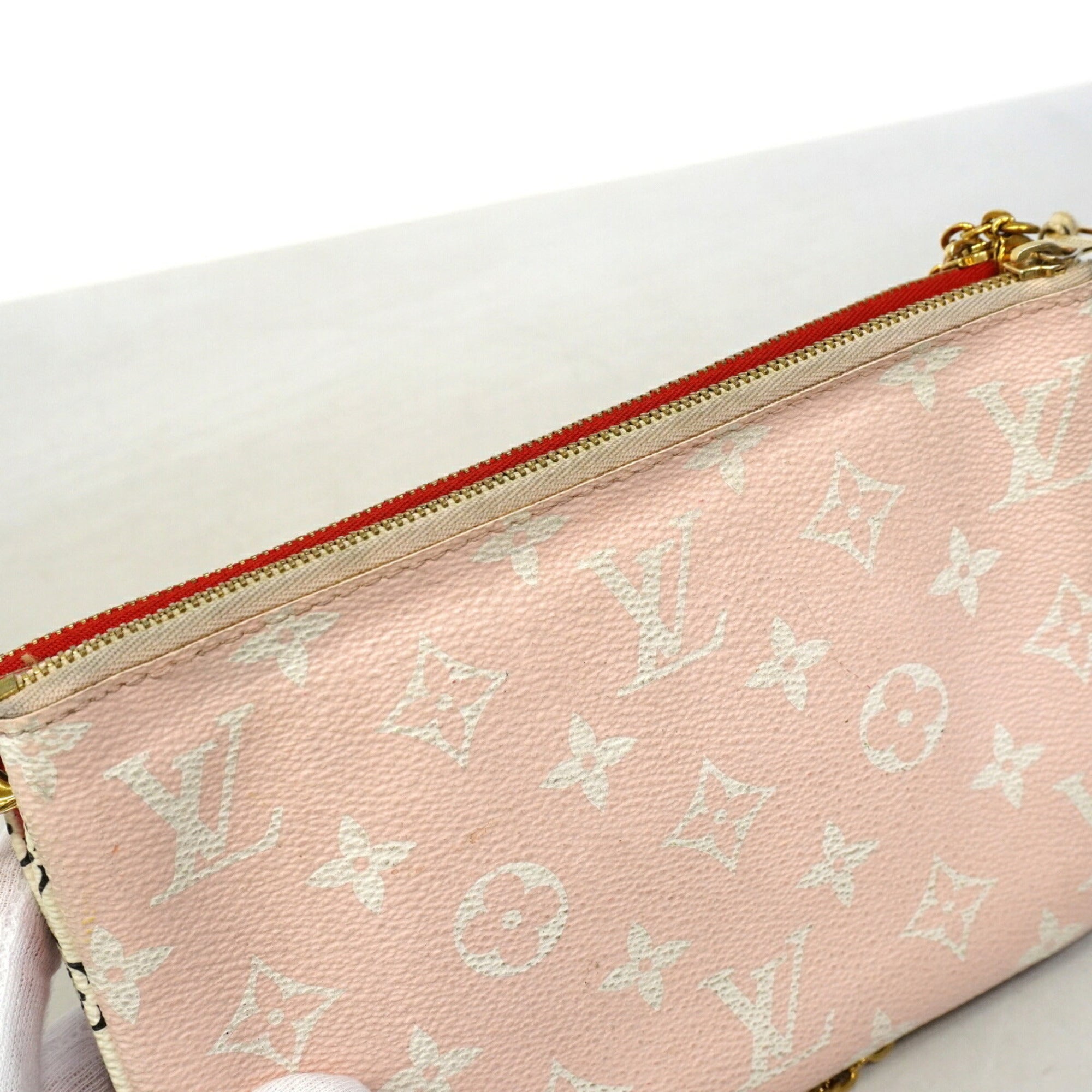 Louis Vuitton Pink Red Color Shoulder Bag (Pre-Owned)