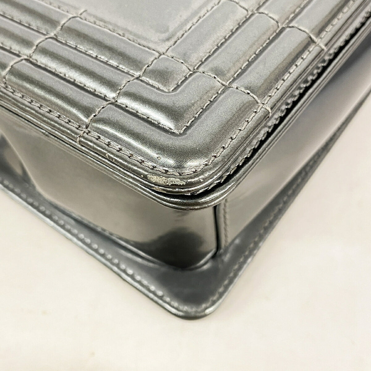 Chanel Gray Patent Leather Shoulder Bag (Pre-Owned)