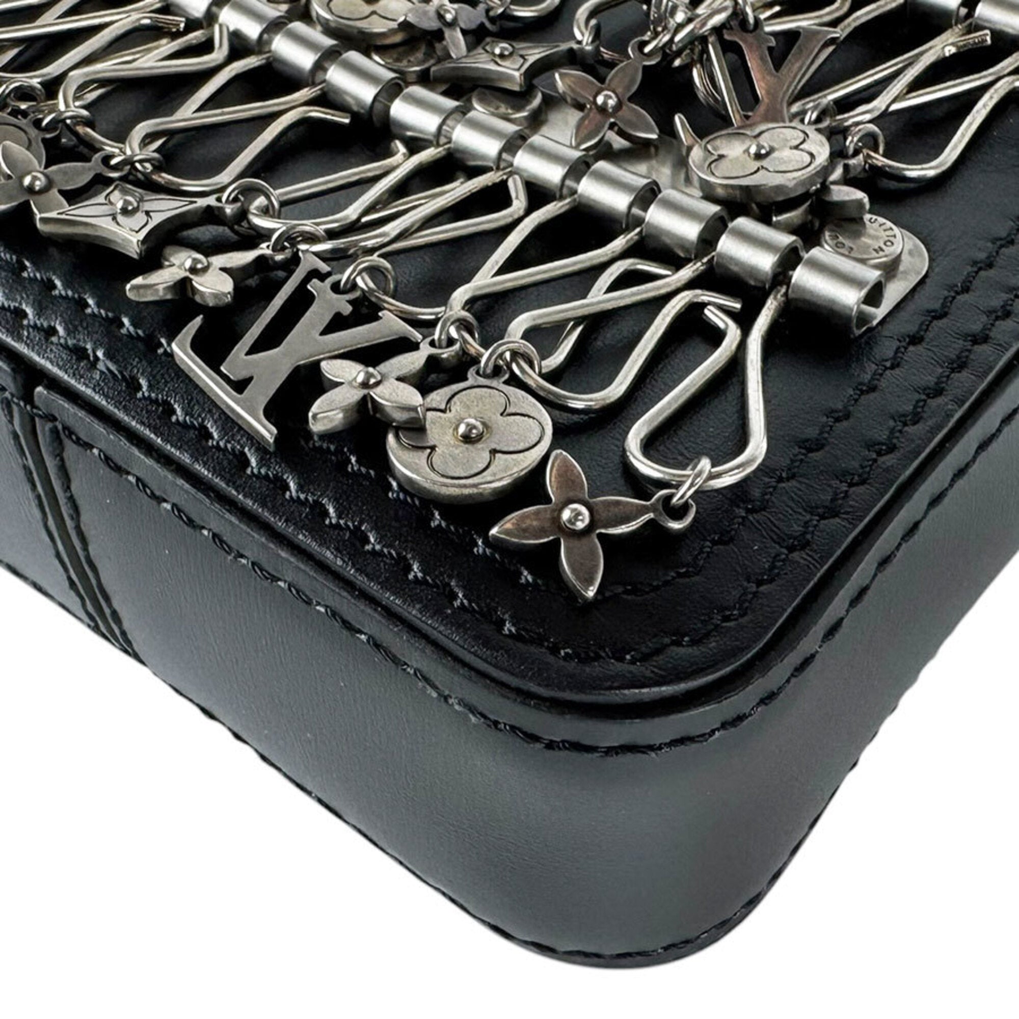 Louis Vuitton Black Leather Shoulder Bag (Pre-Owned)