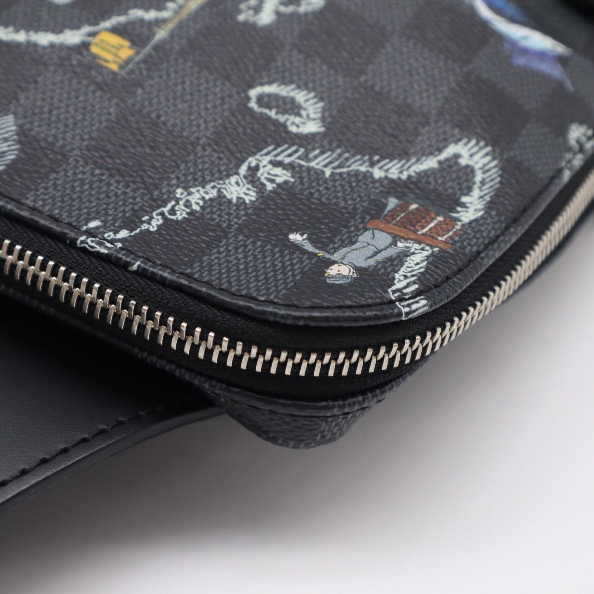 Louis Vuitton Damier Graphite Black Coated Canvas Leather Shoulder Bag (Pre-Owned)