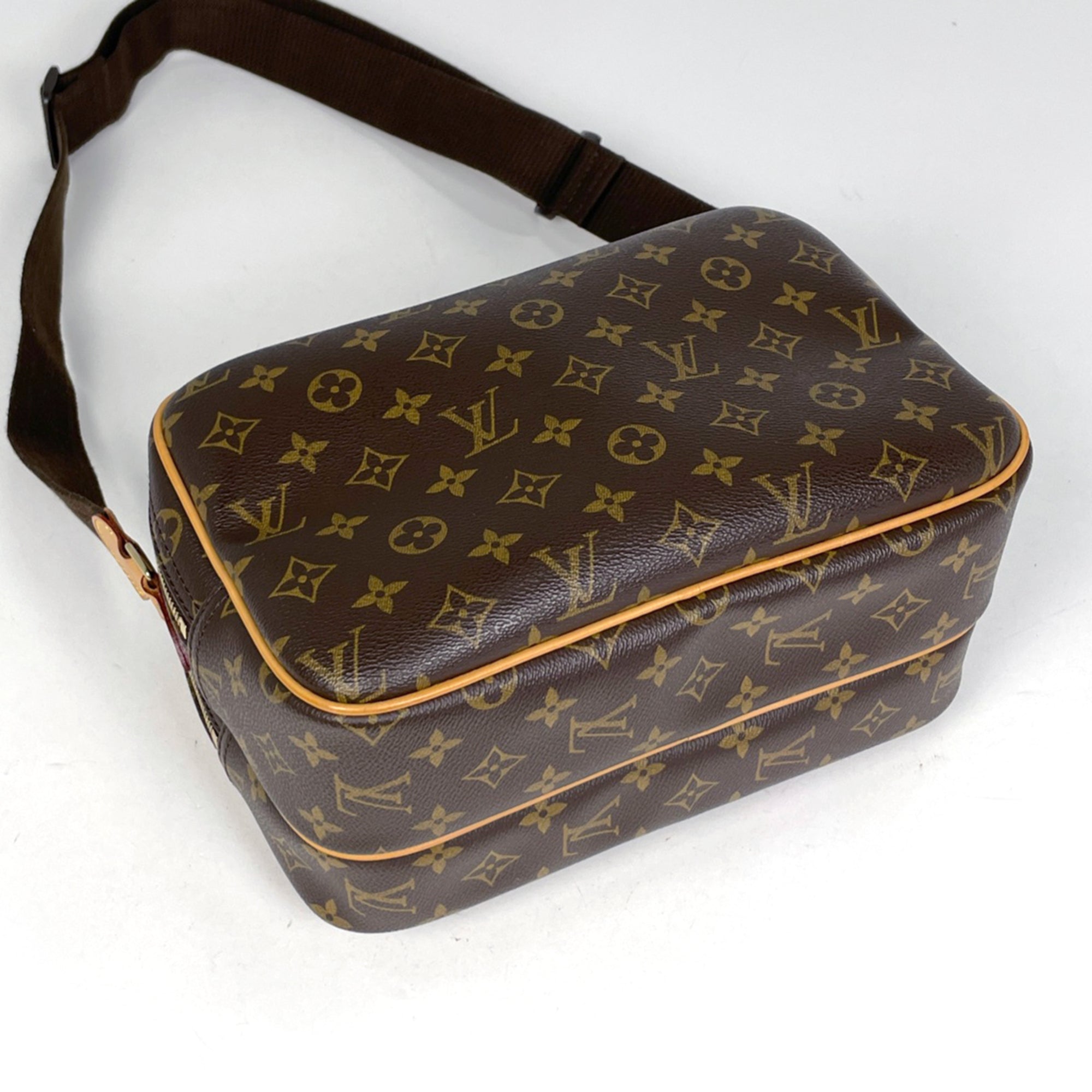 Louis Vuitton Brown Monogram Monogram Shoulder Bag (Pre-Owned)