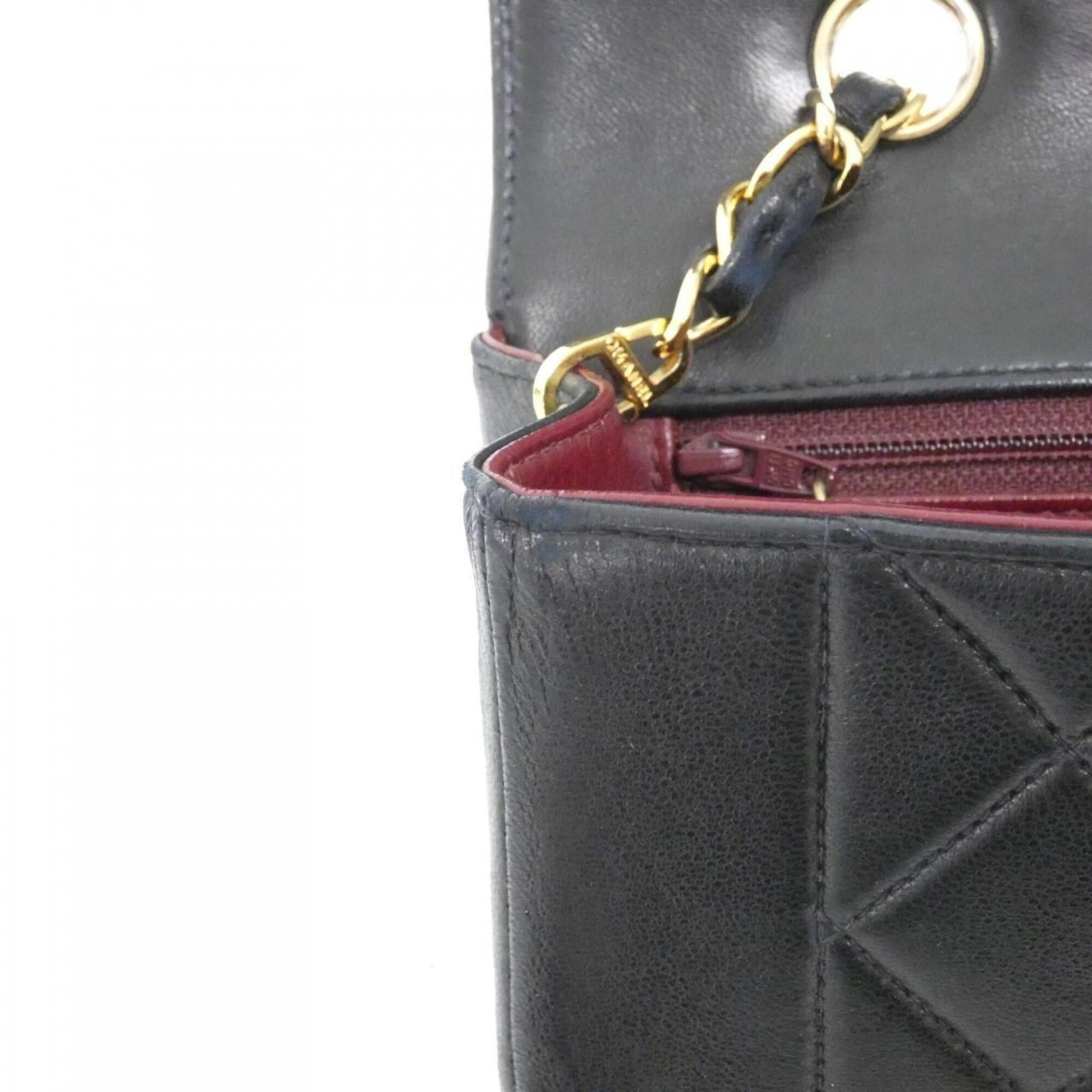 Chanel Black Leather Shoulder Bag (Pre-Owned)