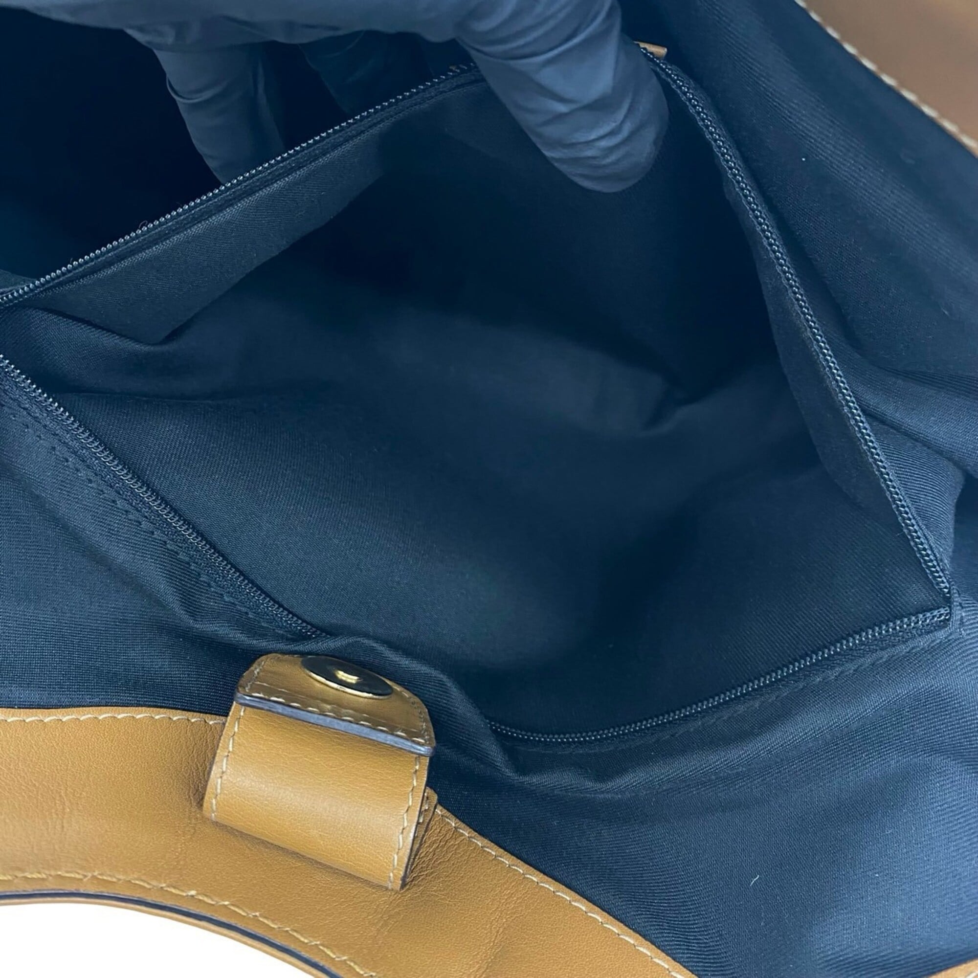 Gucci Beige Black Canvas Leather Handbag (Pre-Owned)
