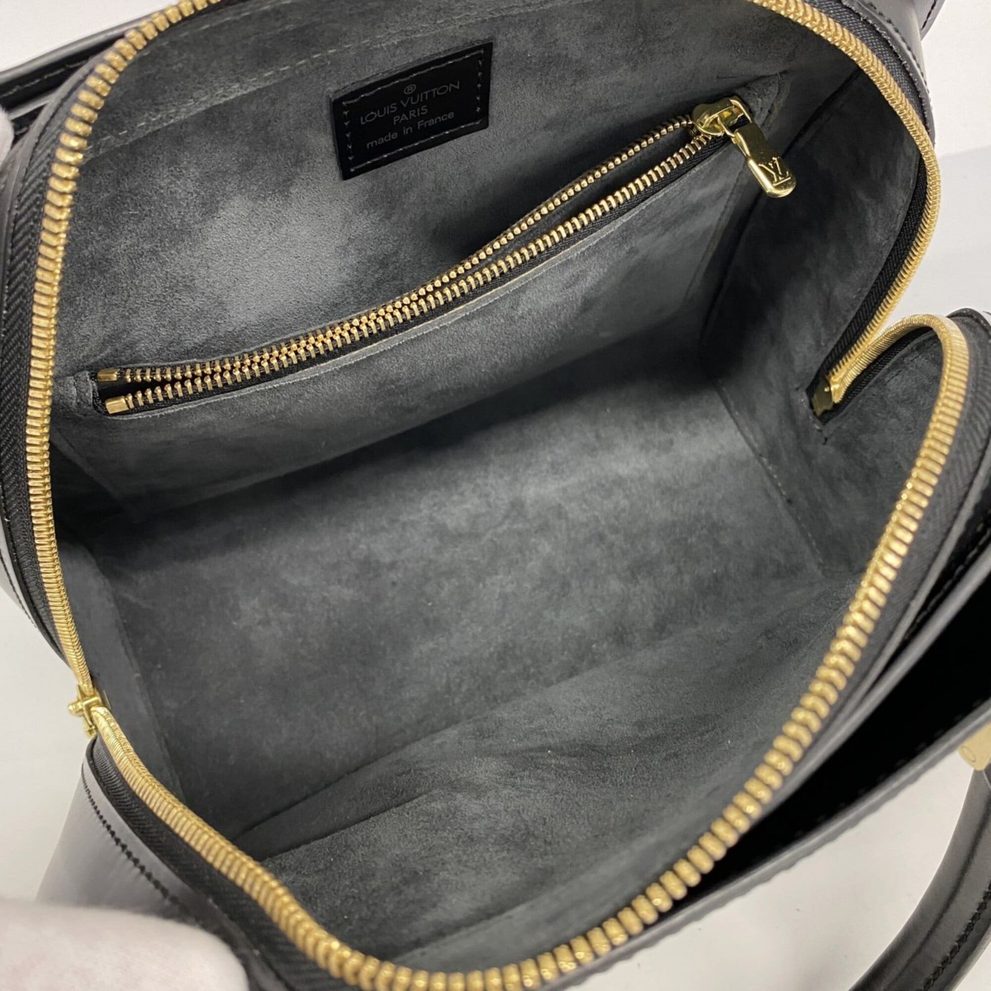 Louis Vuitton Noir Handbag (Pre-Owned)